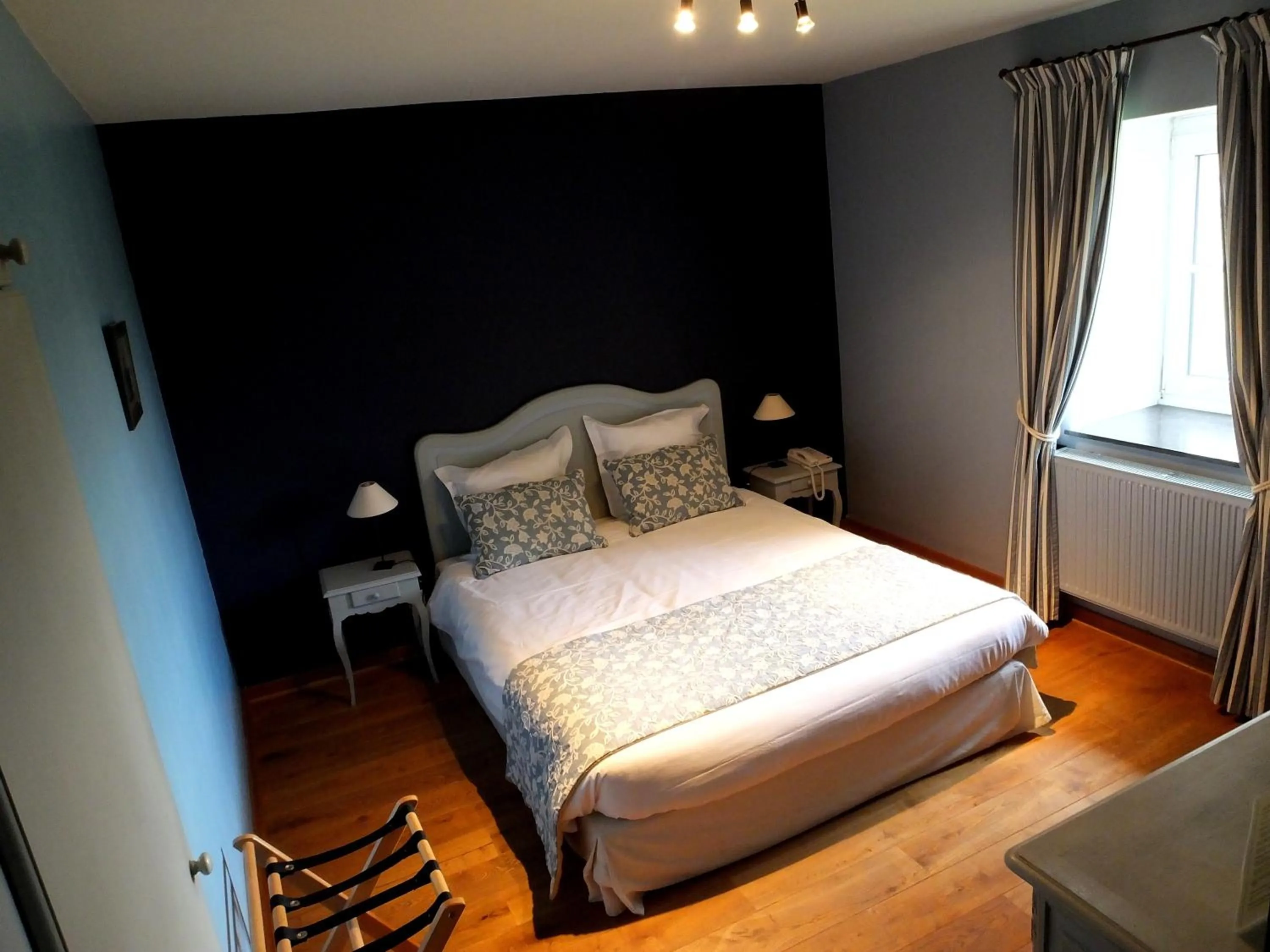 Bedroom, Bed in Hostellerie au Coeur du Spinois