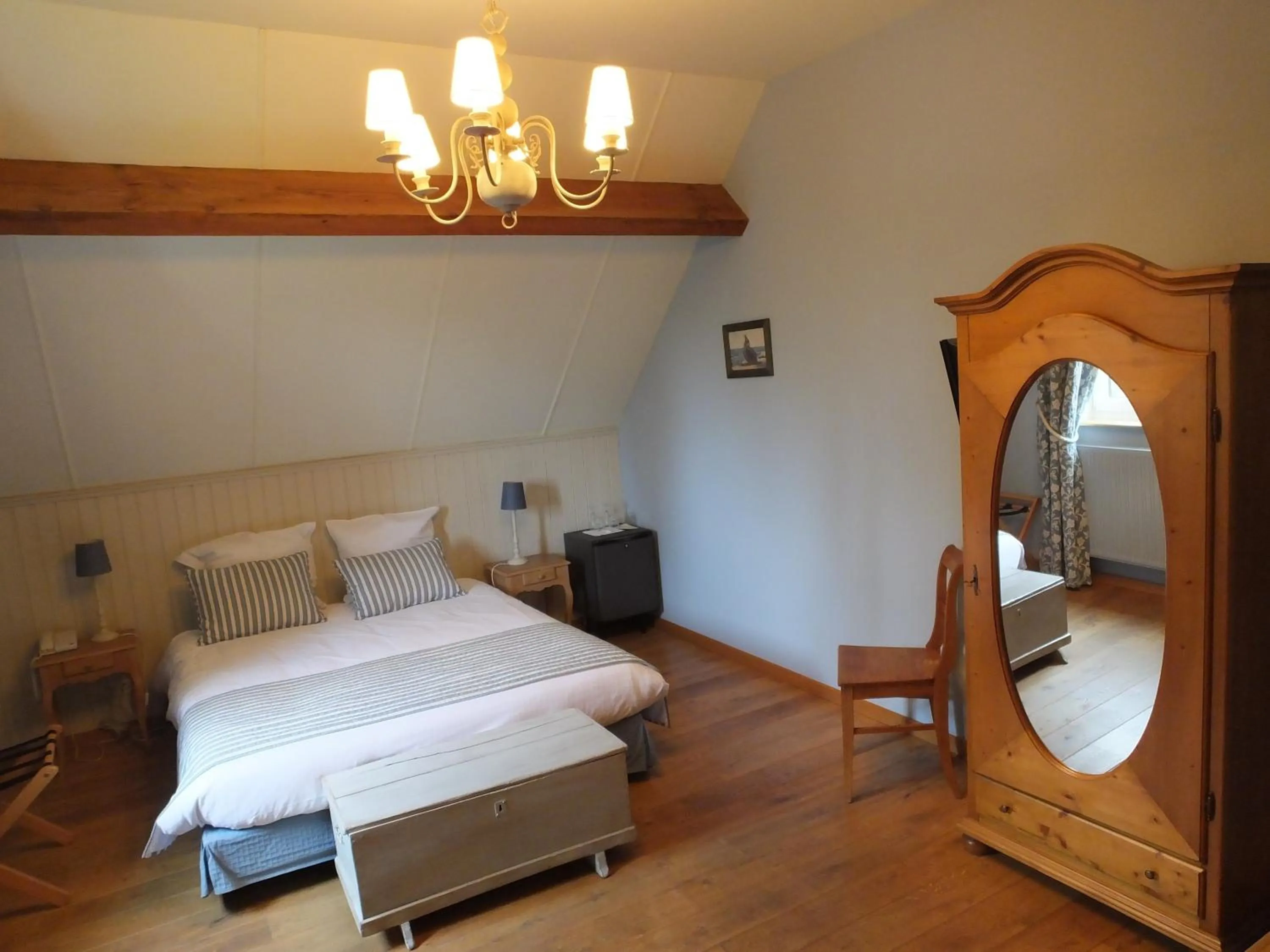 Photo of the whole room, Bed in Hostellerie au Coeur du Spinois