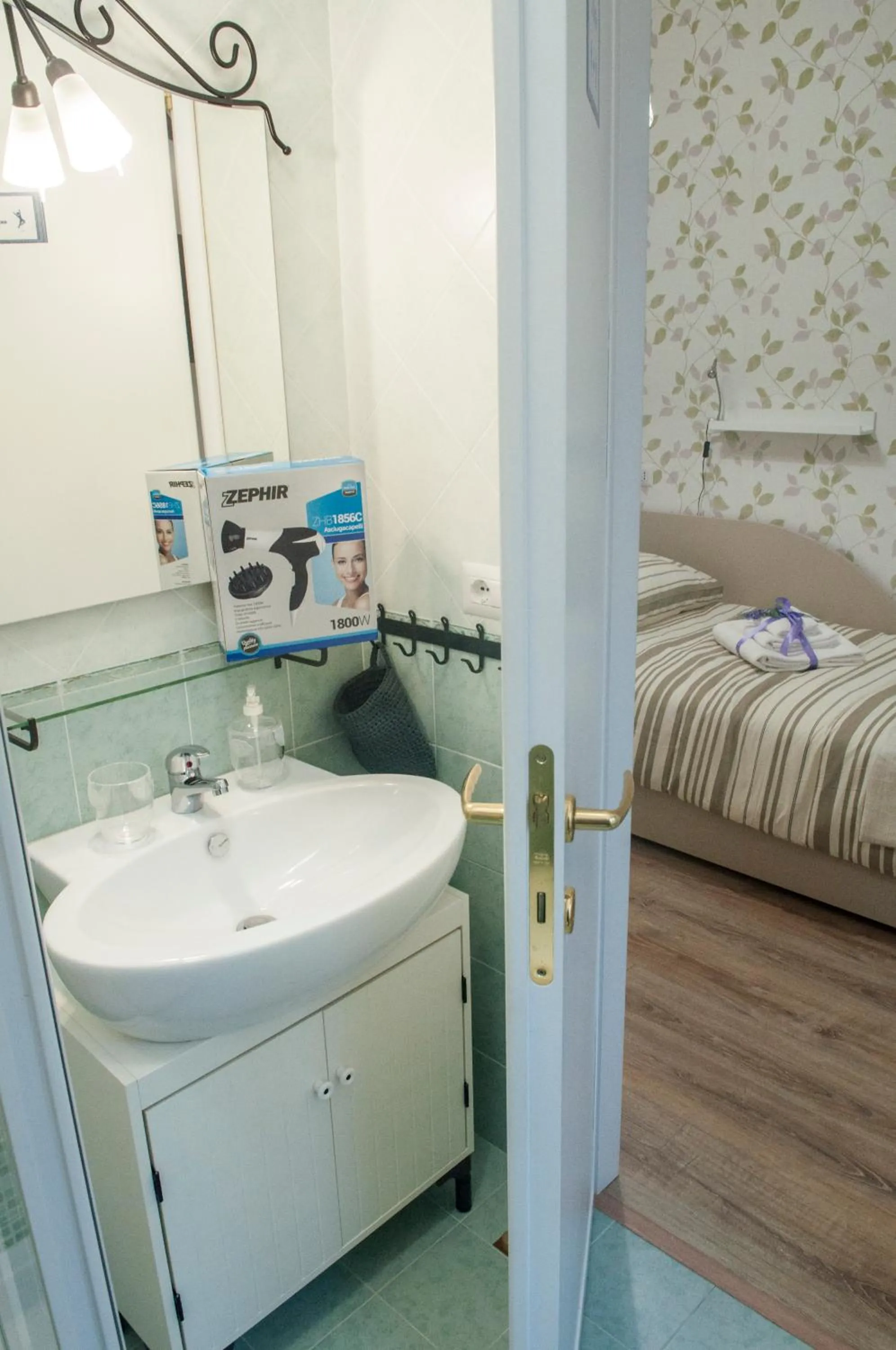 Bathroom, Bed in A Casa di Benny