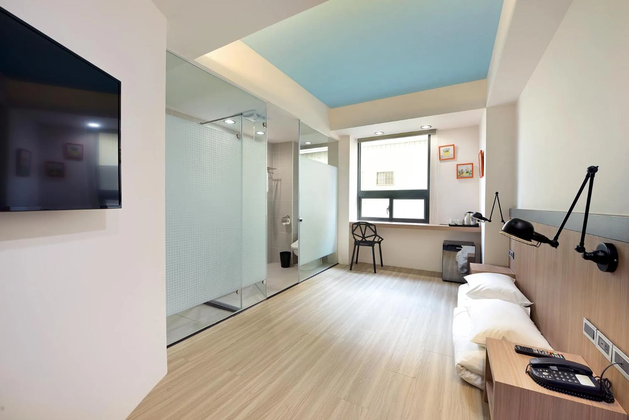 Photo of the whole room in Hommie Inn