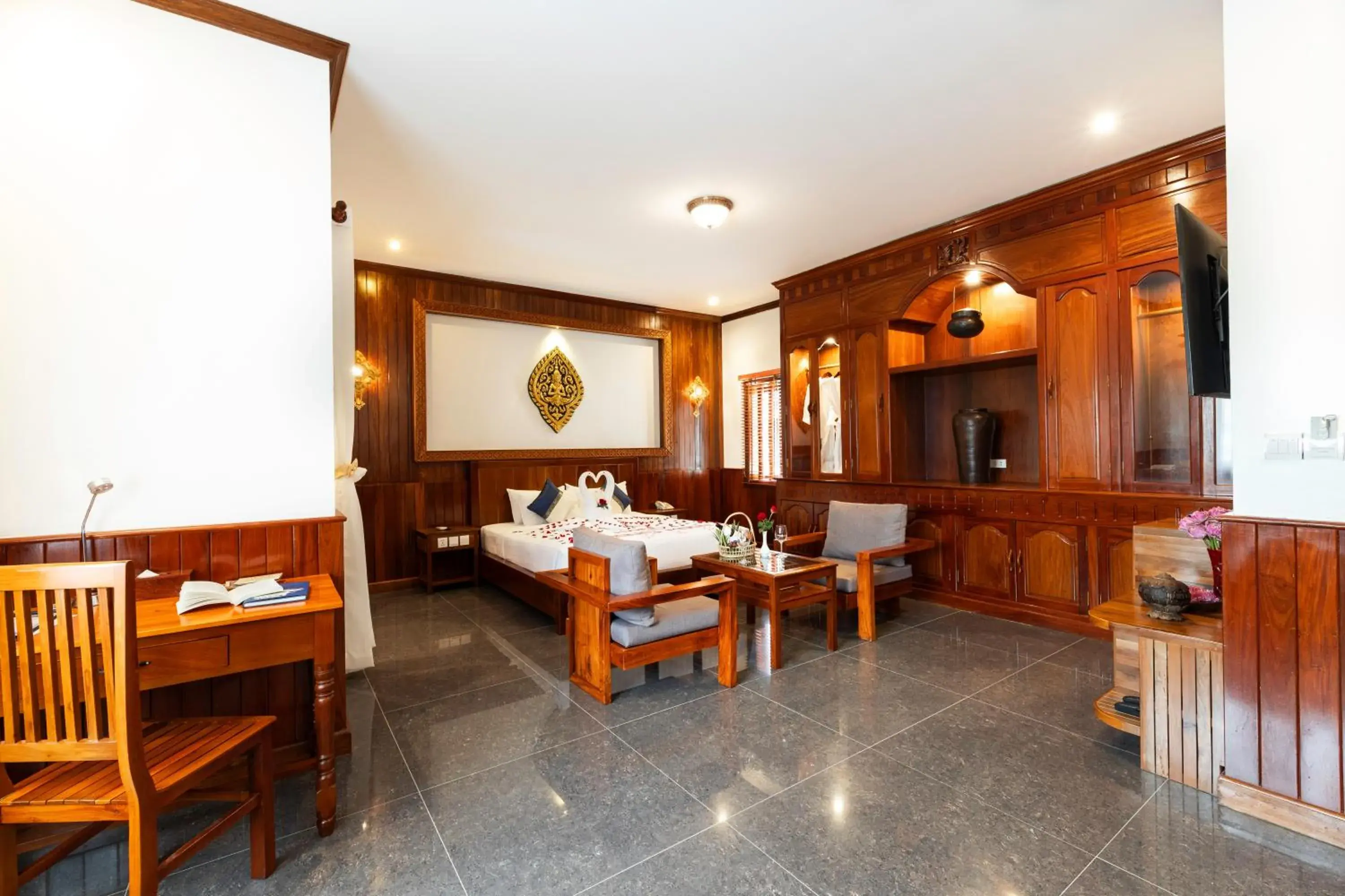 Restaurant/places to eat in Peak Elite Boutique Restaurant/places to eat in Peak Elite Boutique