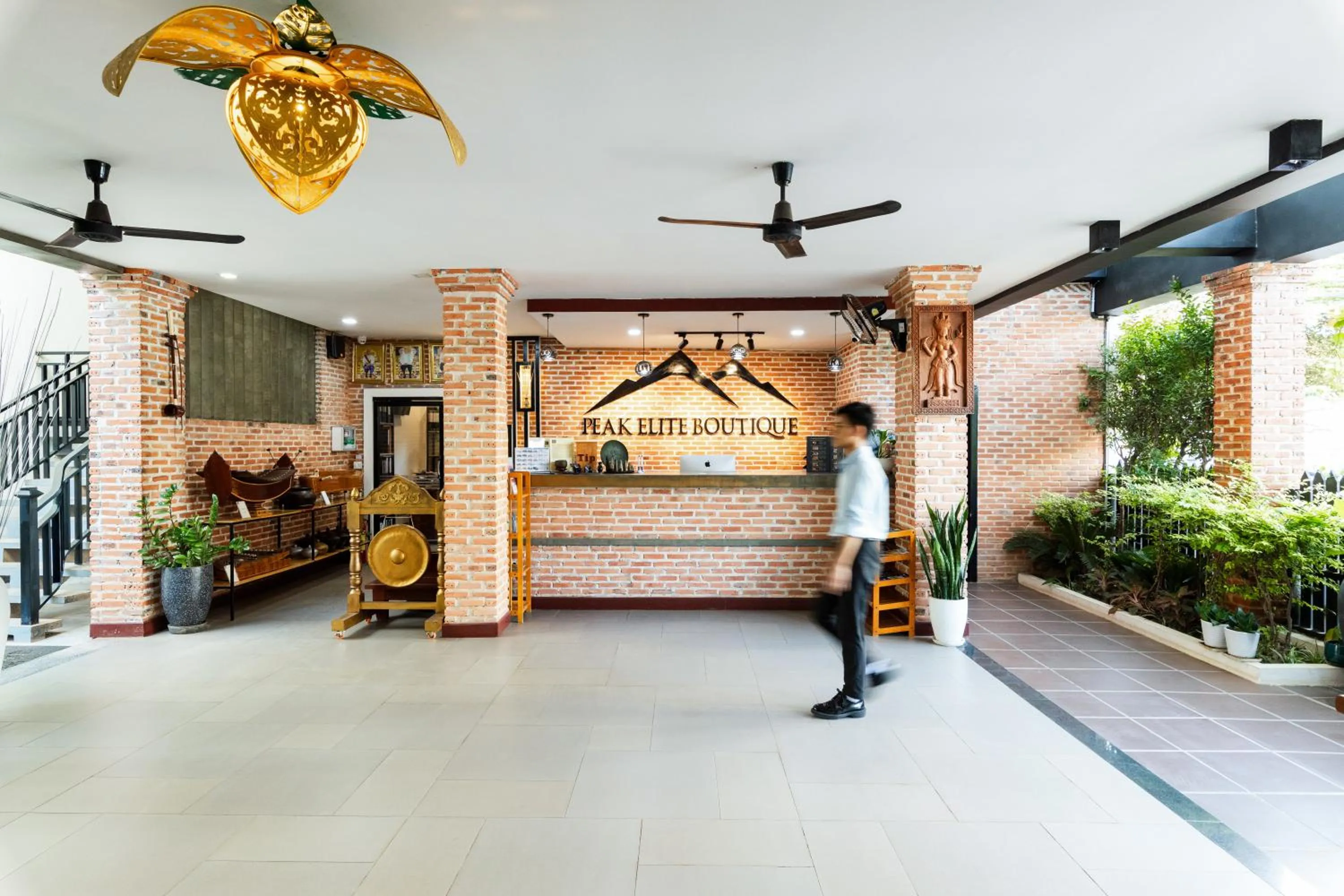 Lobby or reception in Peak Elite Boutique