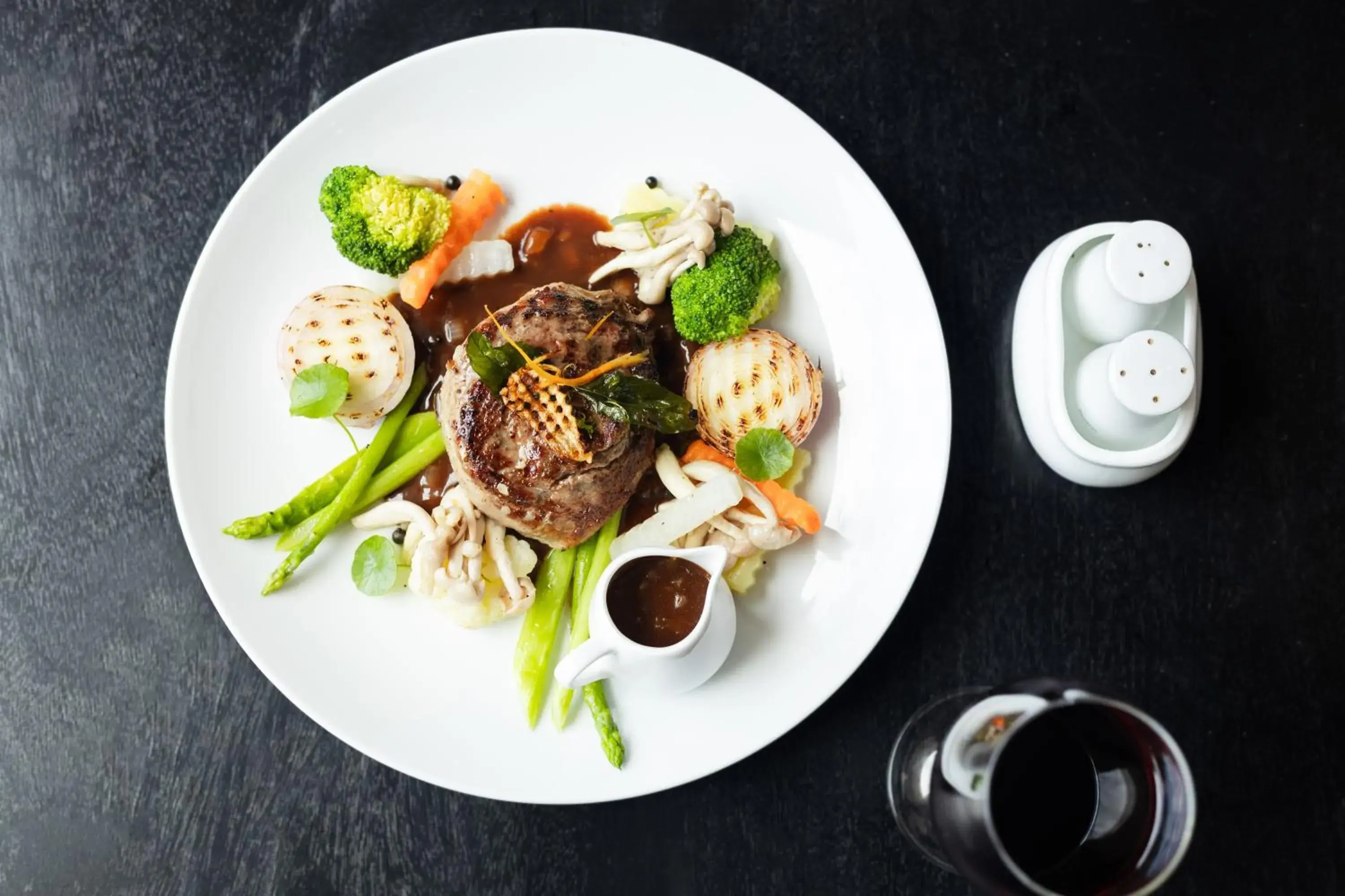 Food and drinks in Peak Elite Boutique Food and drinks in Peak Elite Boutique