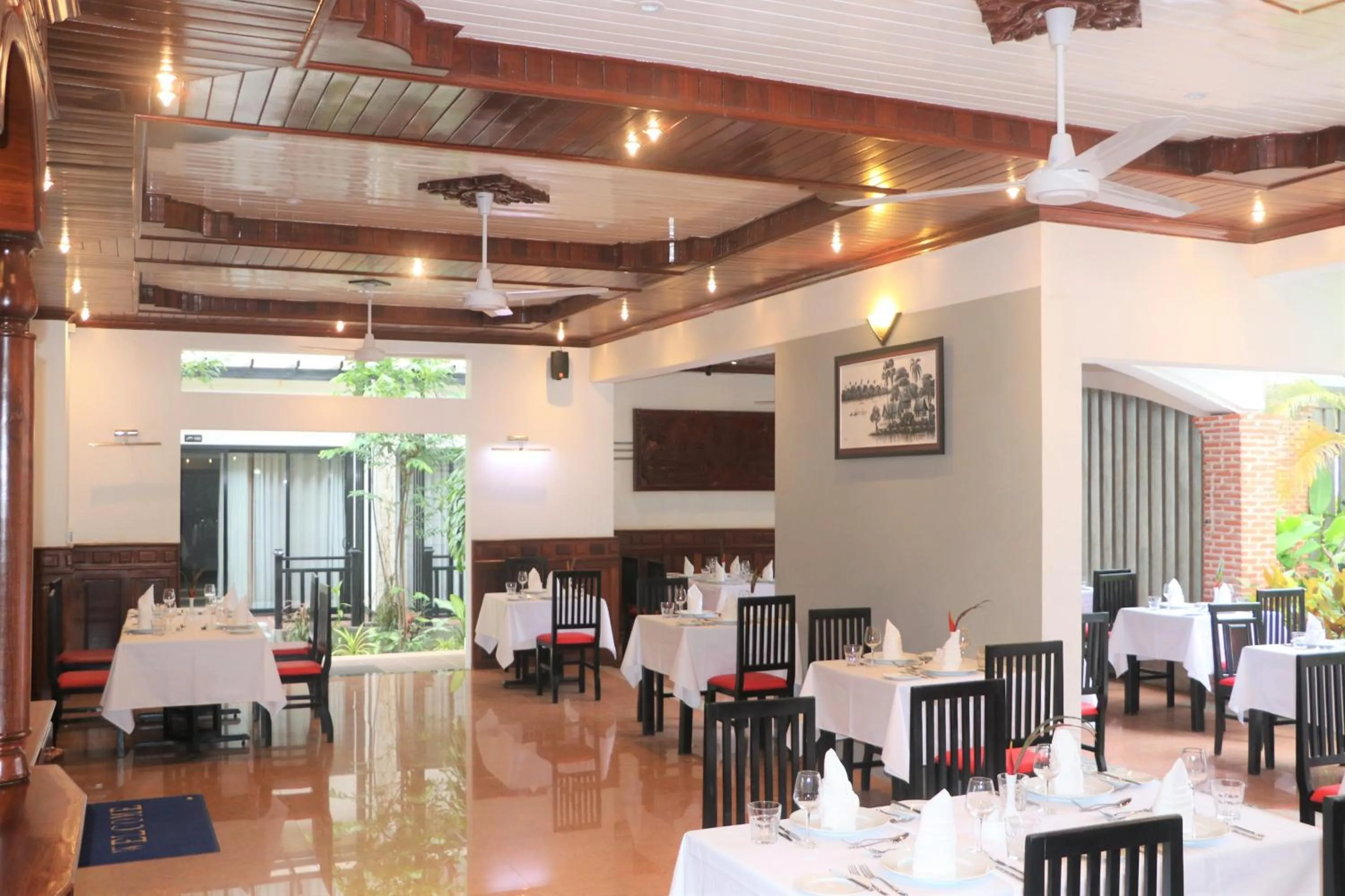 Restaurant/places to eat in Peak Elite Boutique