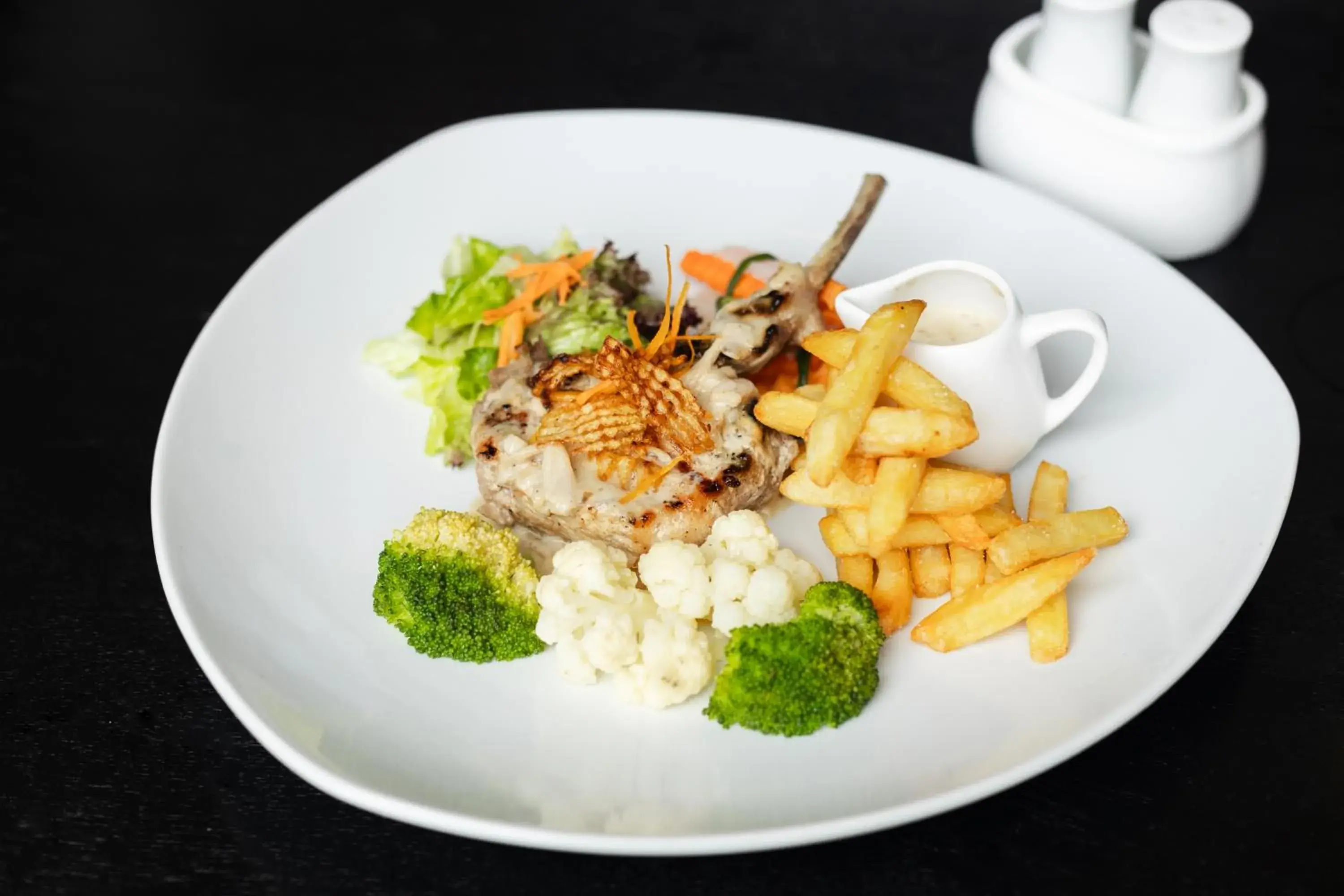 Food and drinks in Peak Elite Boutique Food and drinks in Peak Elite Boutique