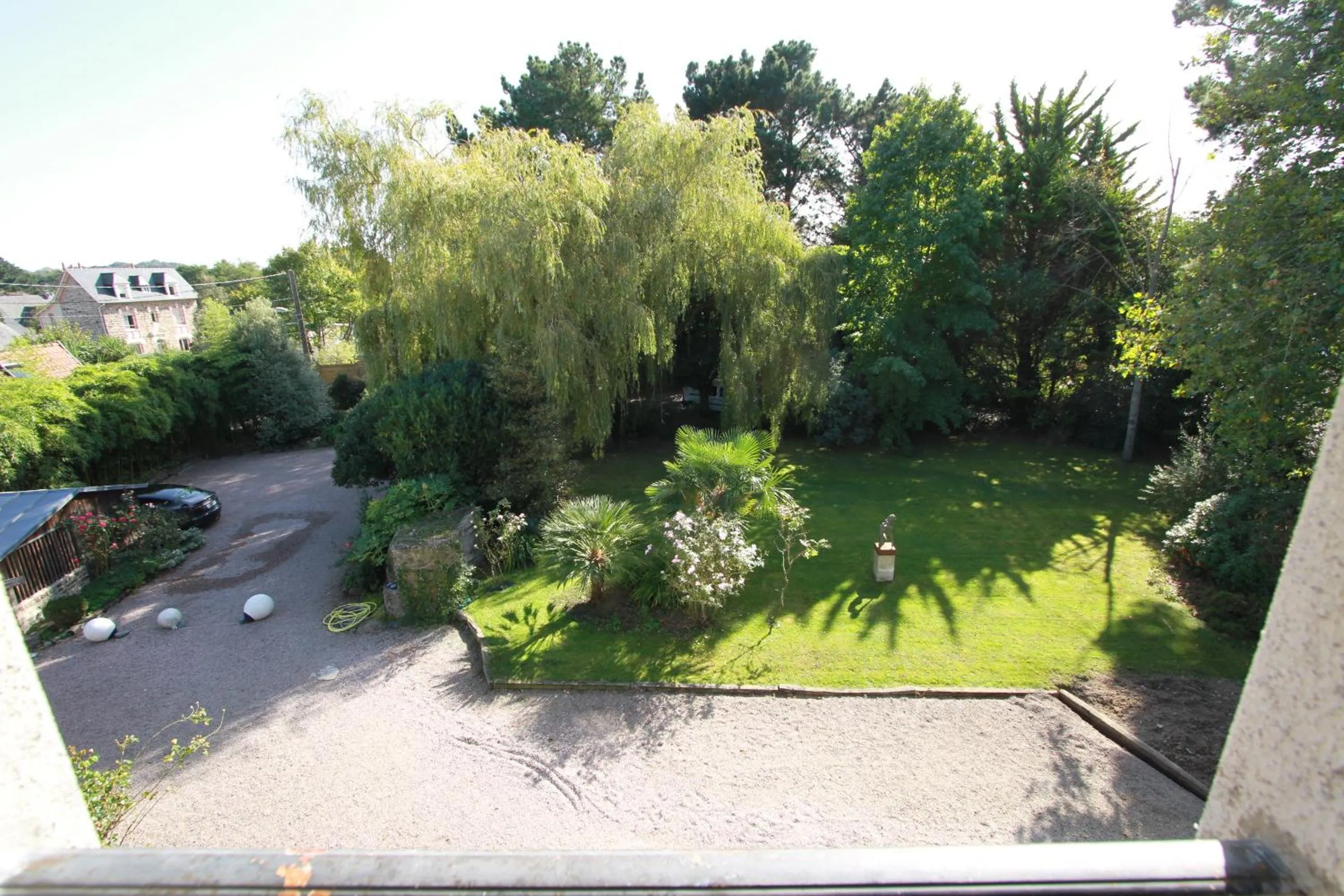 Garden view in La Haute Flourie - bed and breakfast -chambres d'hôtes