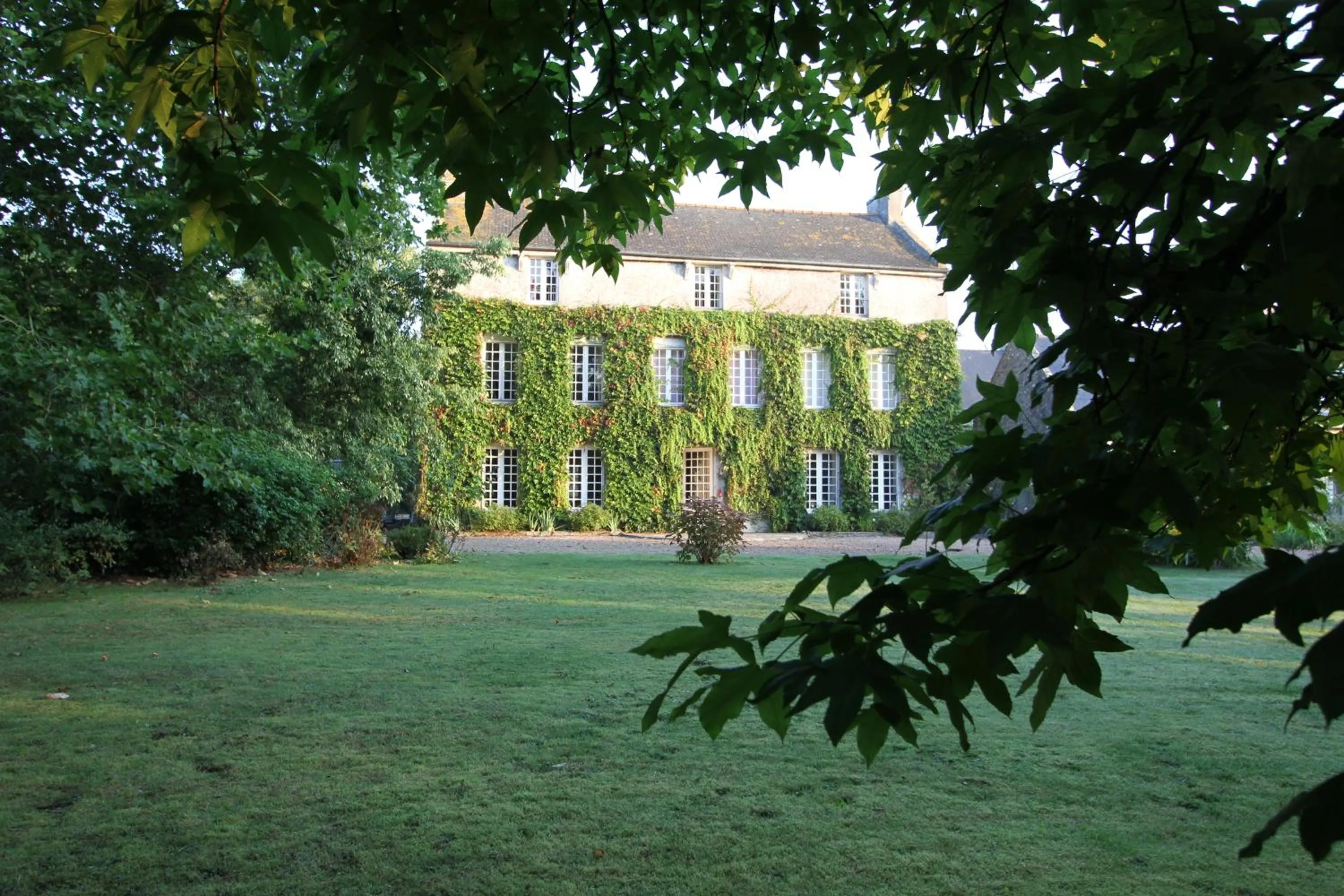 Property building in La Haute Flourie - bed and breakfast -chambres d'hôtes