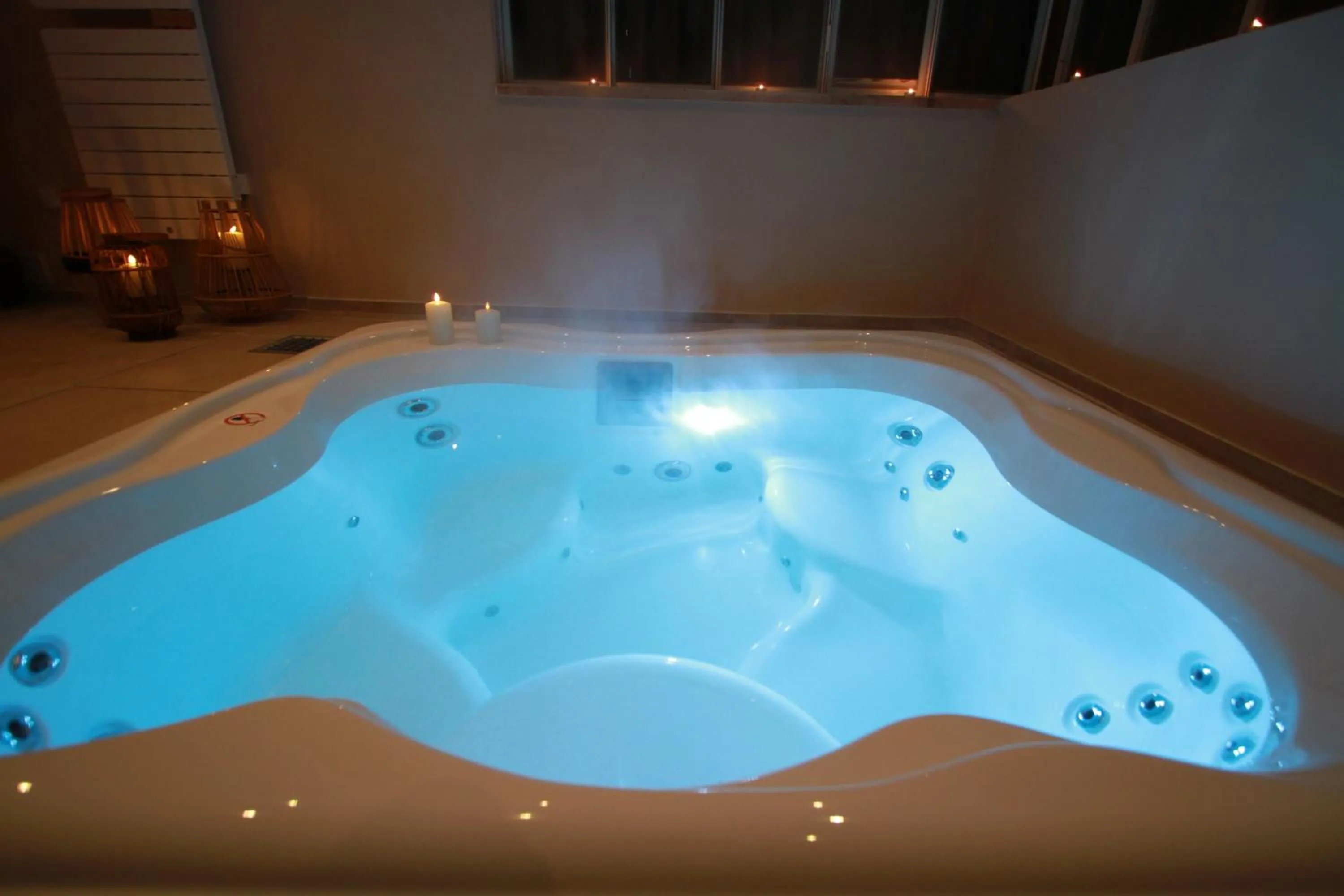 Hot Tub in La Haute Flourie - bed and breakfast -chambres d'hôtes