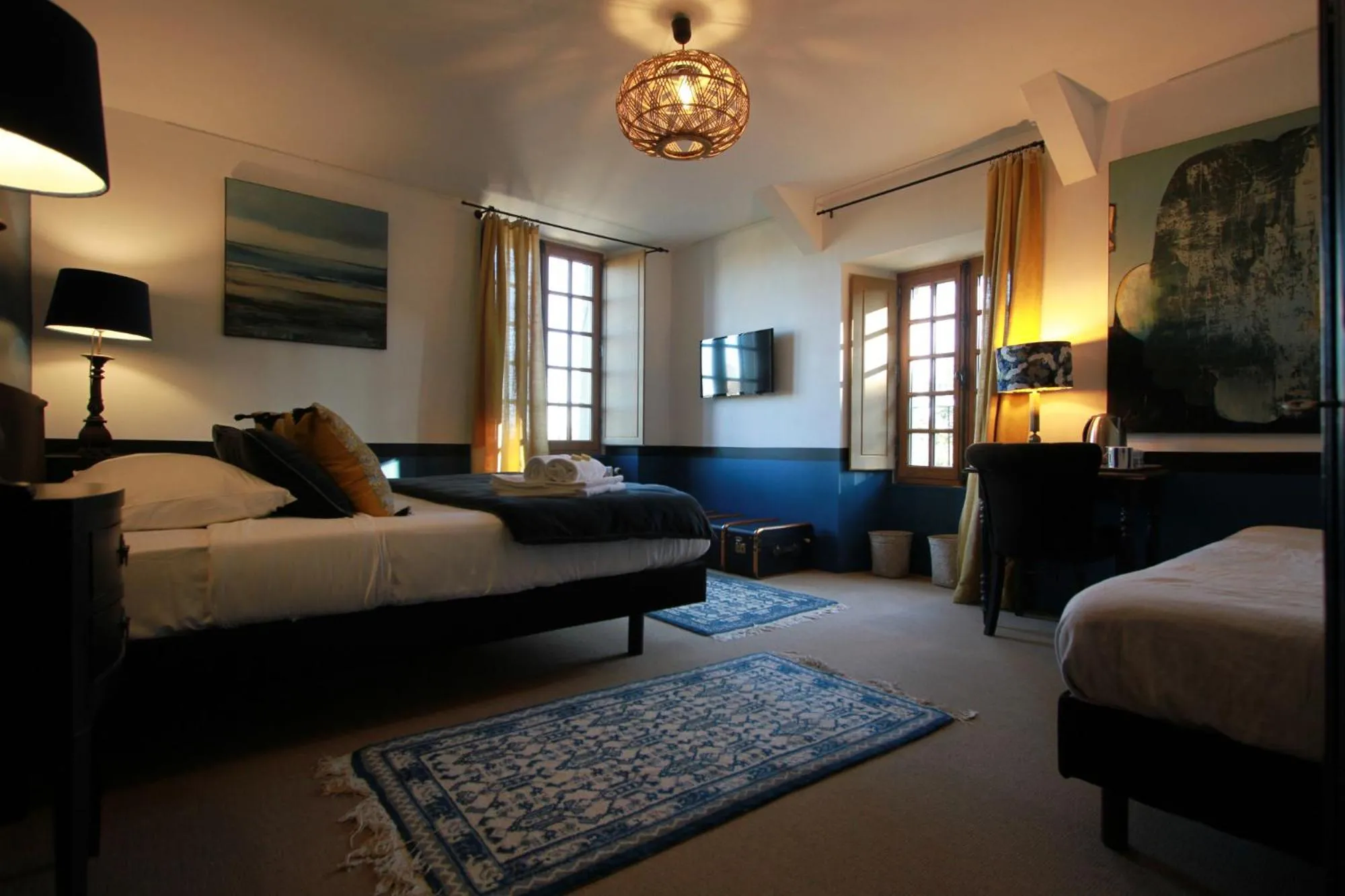 TV and multimedia, Bed in La Haute Flourie - bed and breakfast -chambres d'hôtes