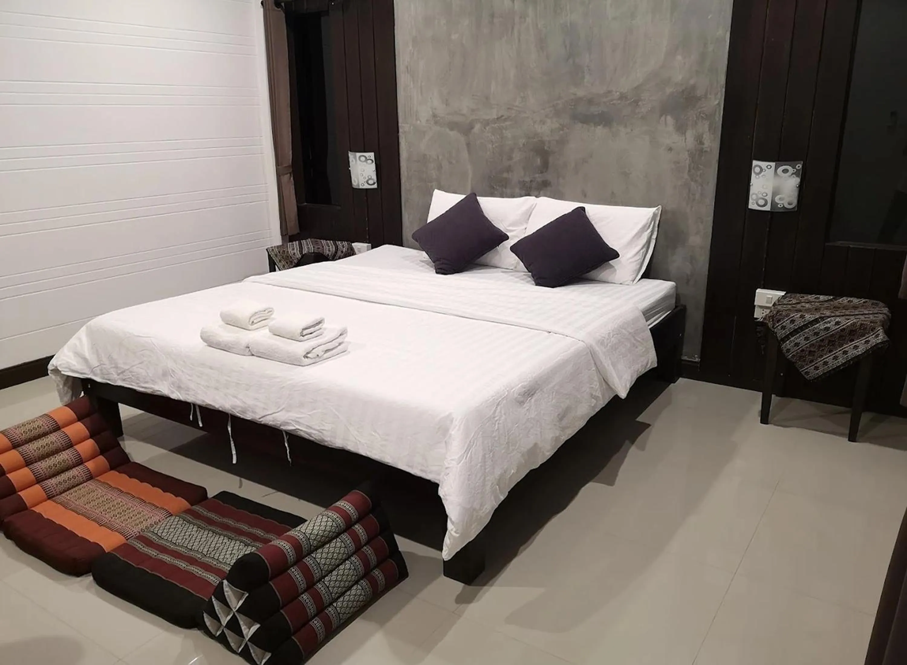 Thanawong Pool Villa