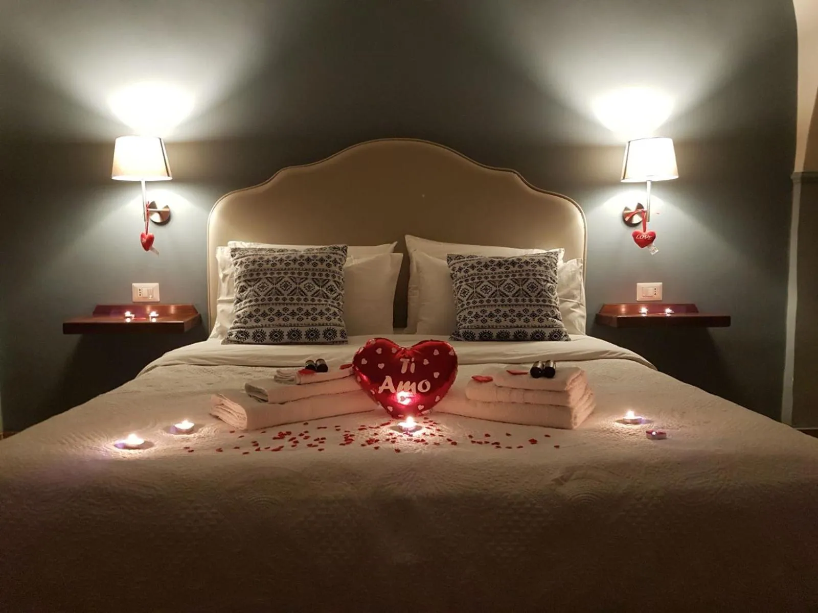 Bed in Aragonese Luxury Rooms