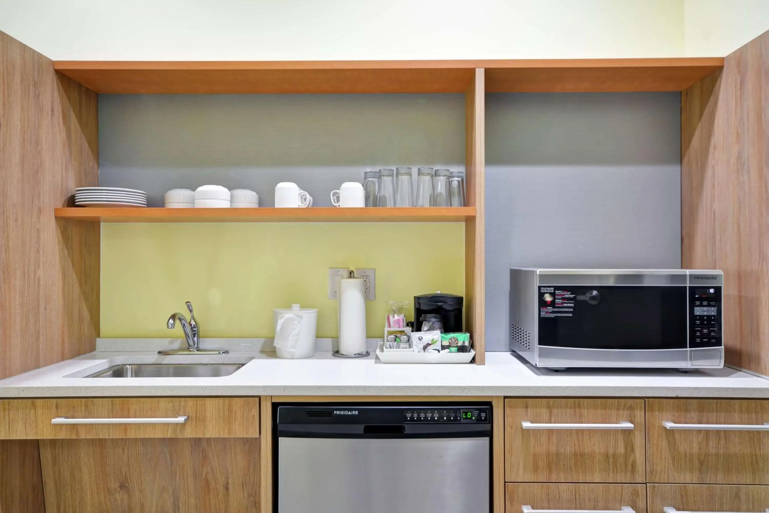 Kitchen or kitchenette in Home2 Suites By Hilton Fort Worth Southwest Cityview