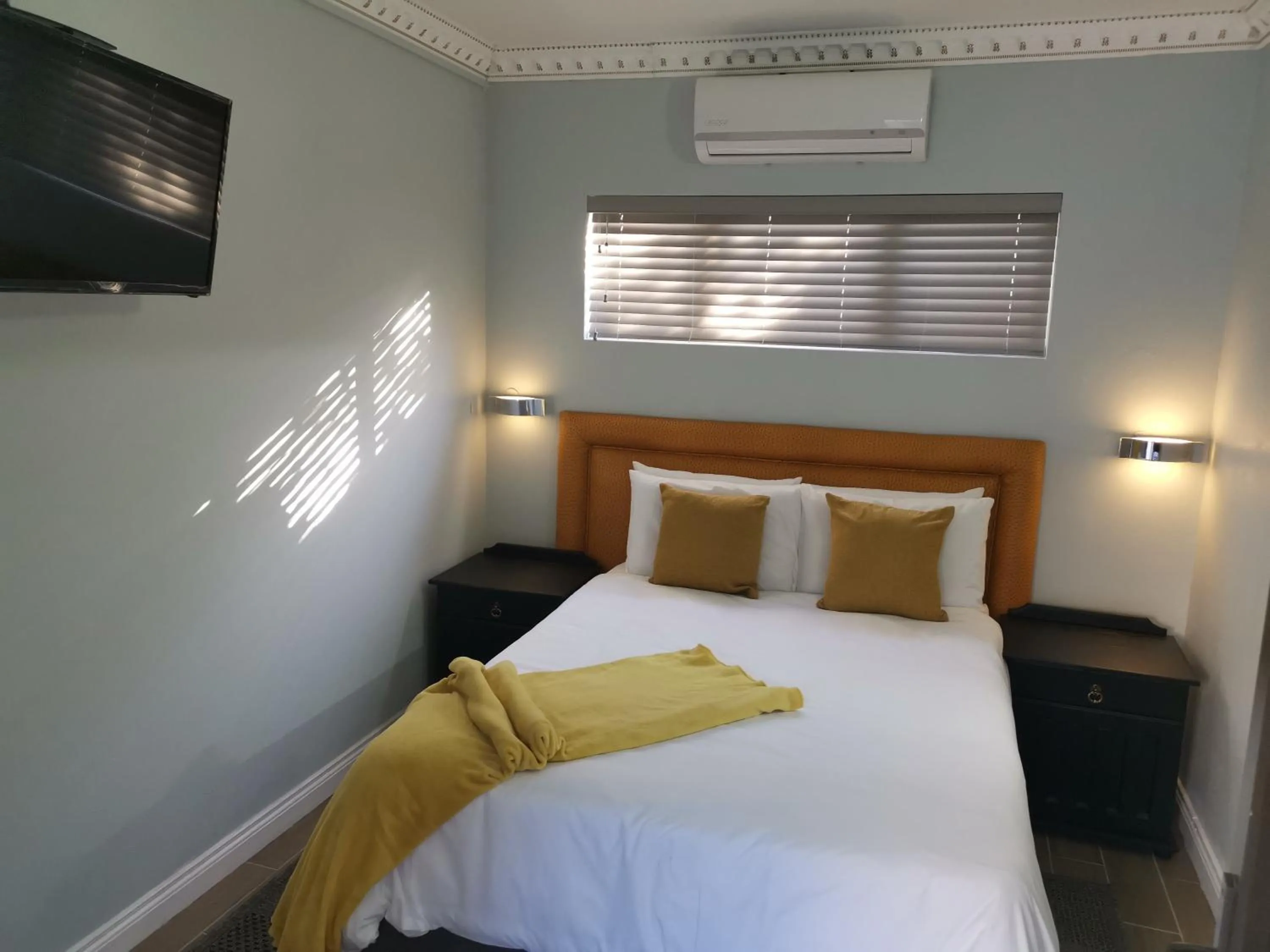 Bed in Lucolo Palace B&B - Mthatha