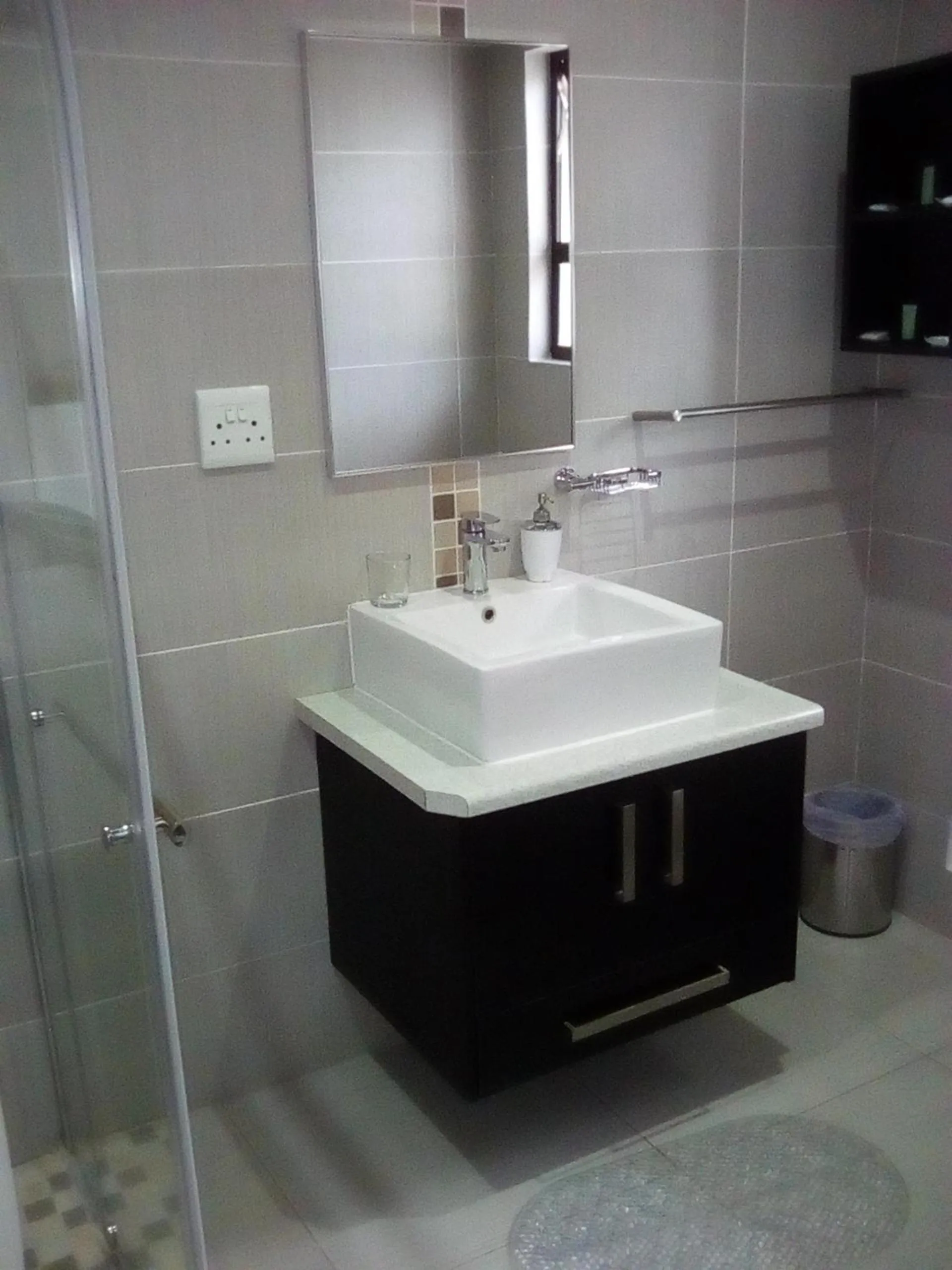 Shower in Lucolo Palace B&B - Mthatha