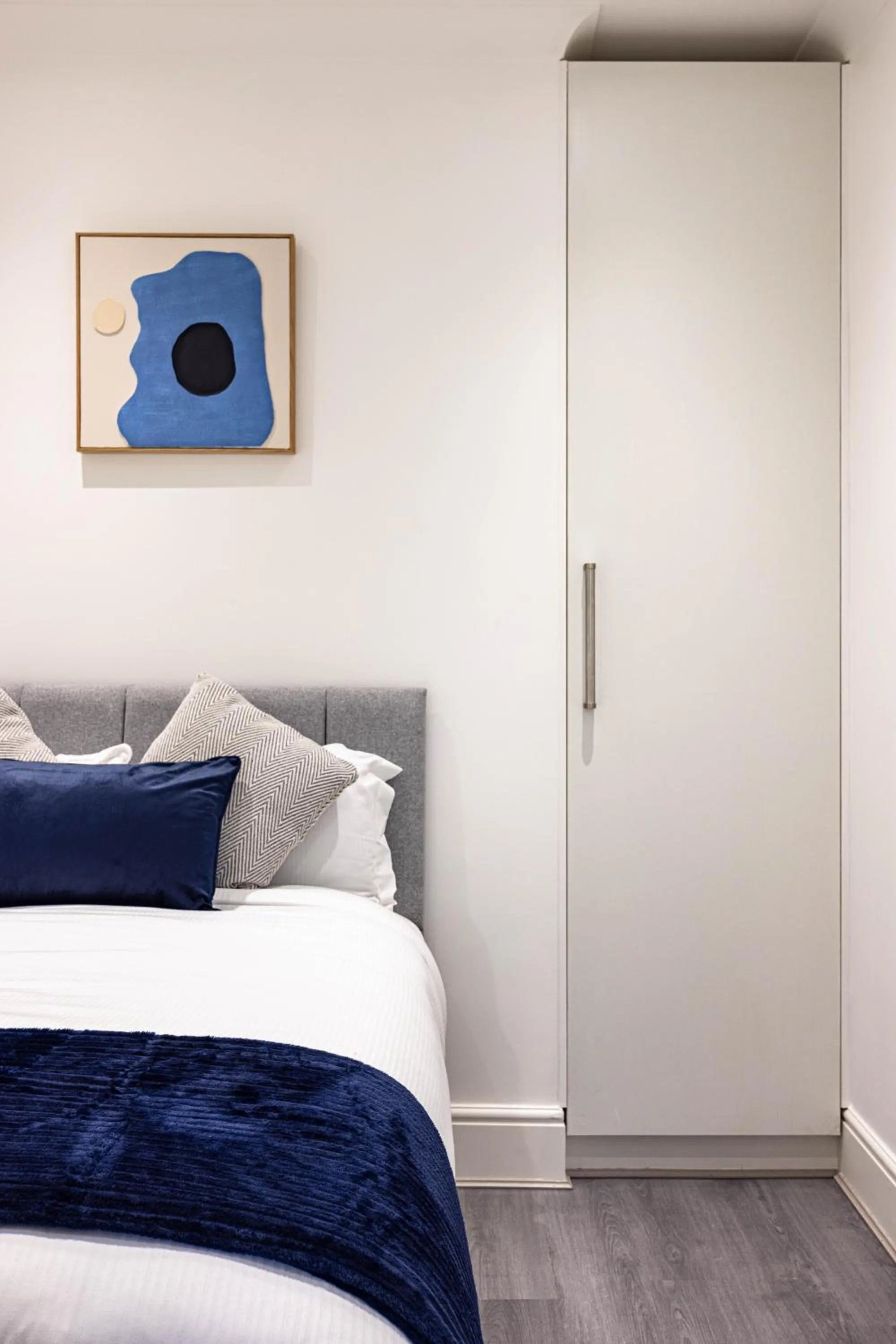 Bed in Edgware road apartments