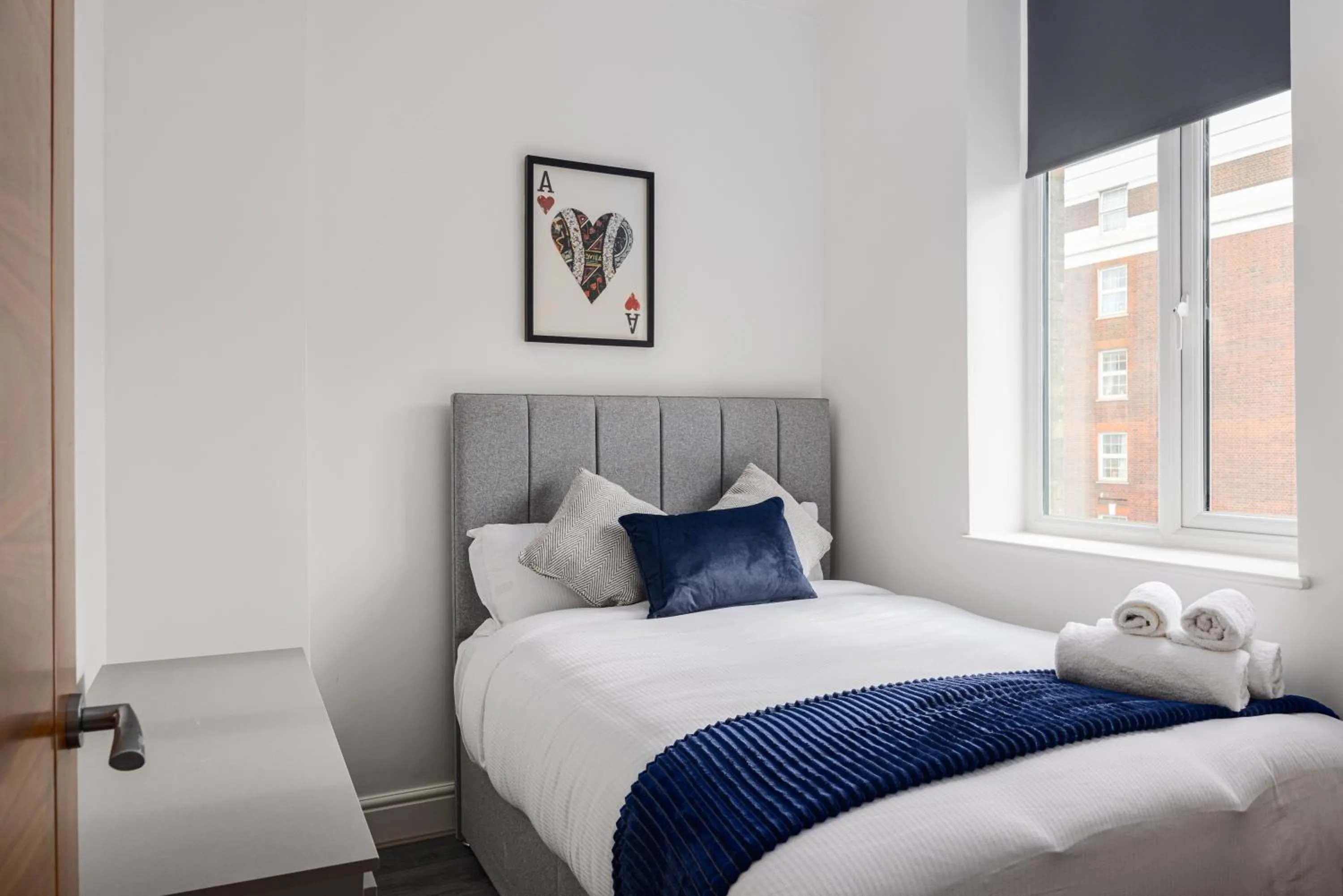 Bedroom, Bed in Edgware road apartments