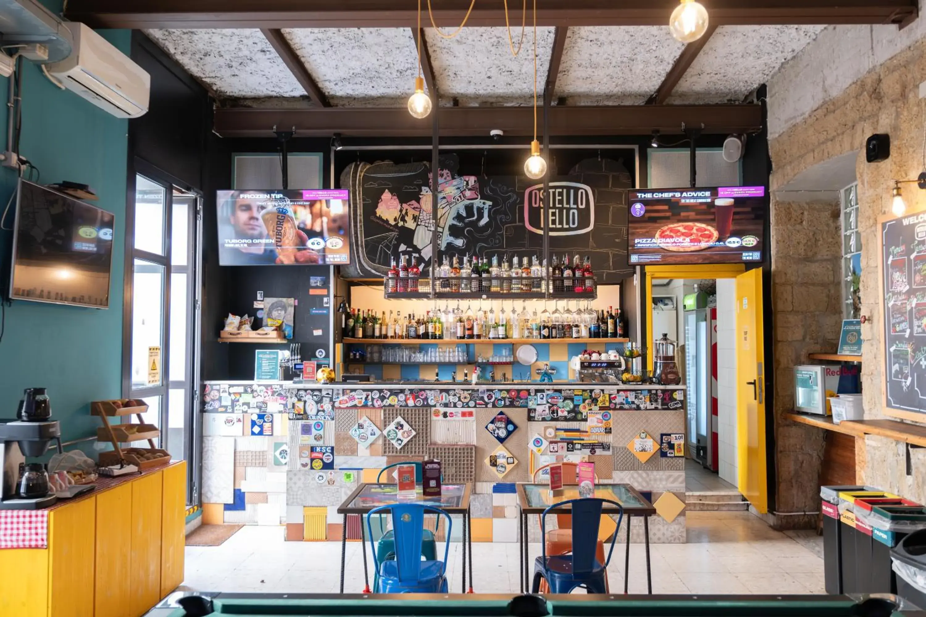 Lounge or bar in Ostello Bello Napoli Lounge or bar in Ostello Bello Napoli