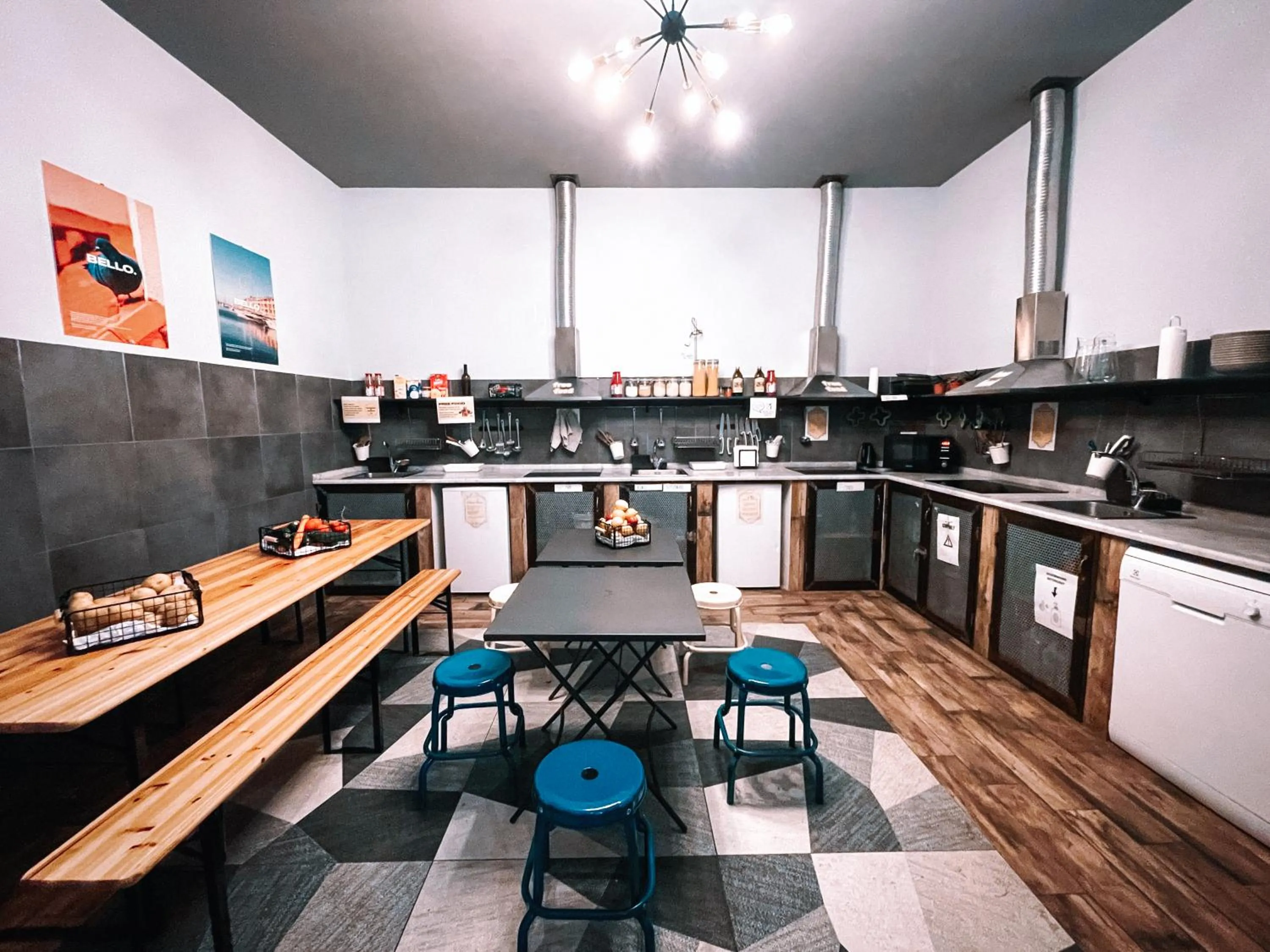 Kitchen or kitchenette in Ostello Bello Napoli