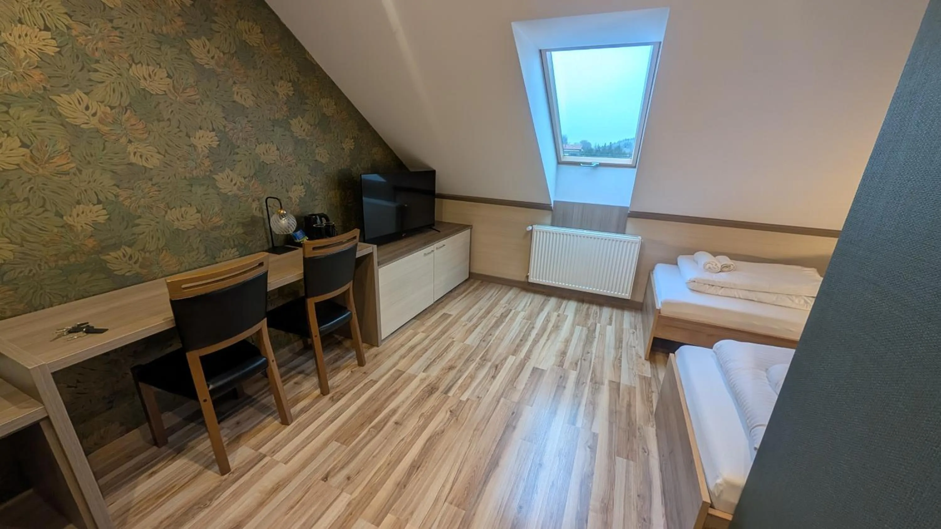 Photo of the whole room, Bed in FitnessFun