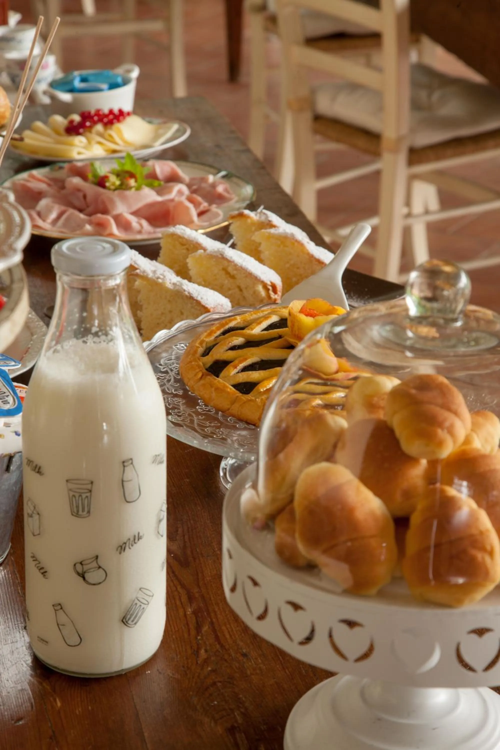 Buffet breakfast in Casal di Peppe B&B