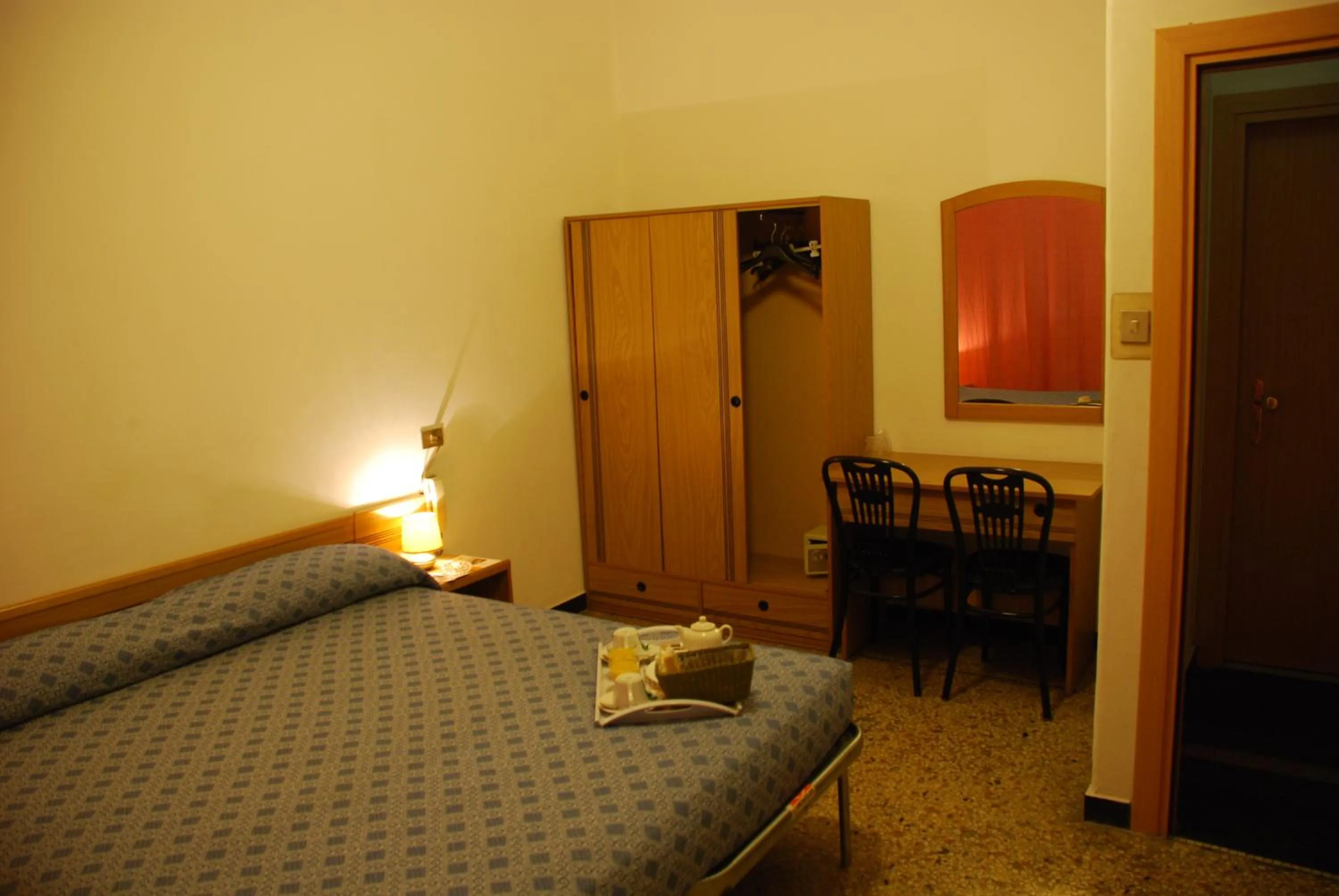 Photo of the whole room, Bed in Hotel Major