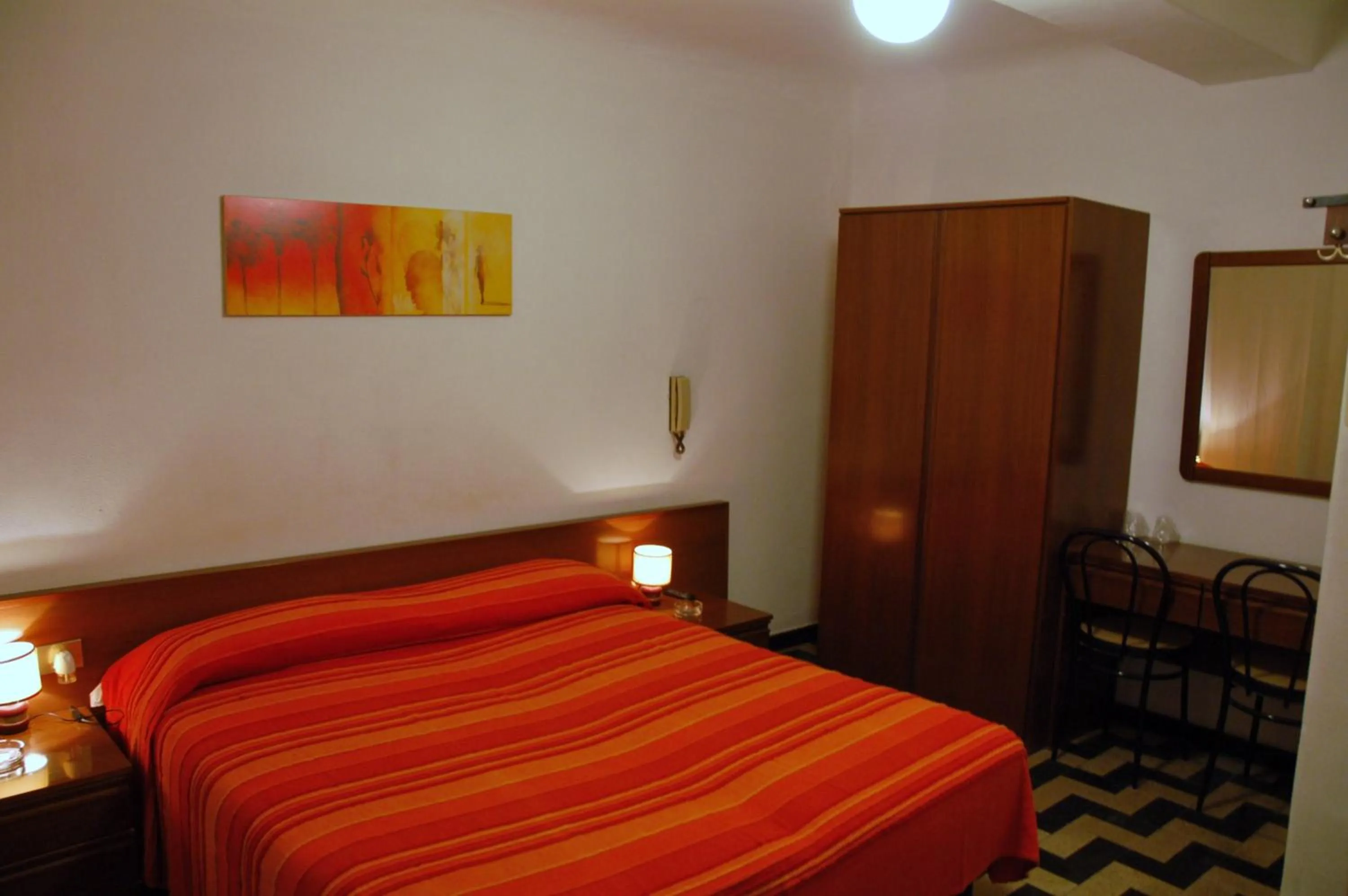 Photo of the whole room, Bed in Hotel Major