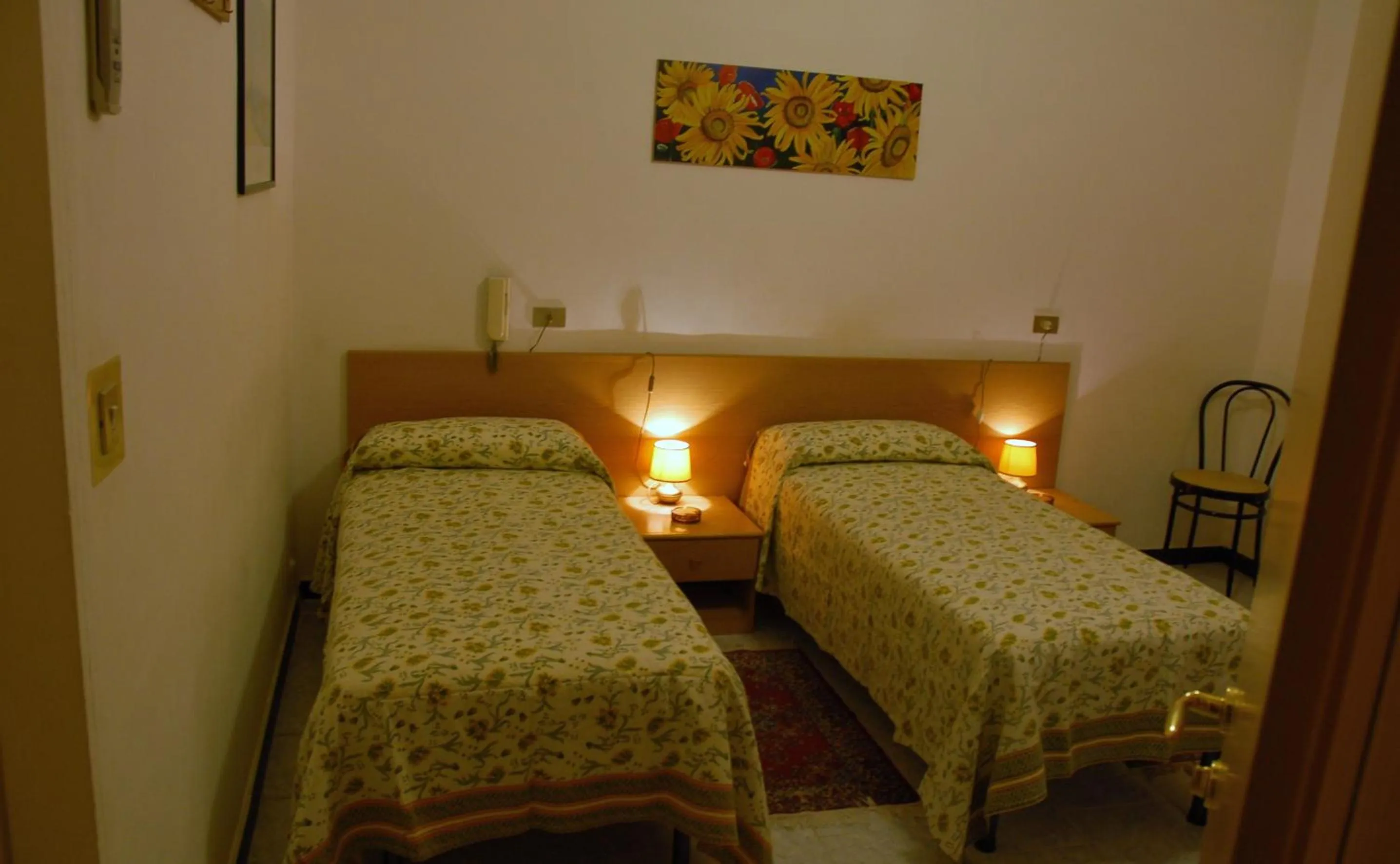 Photo of the whole room, Bed in Hotel Major