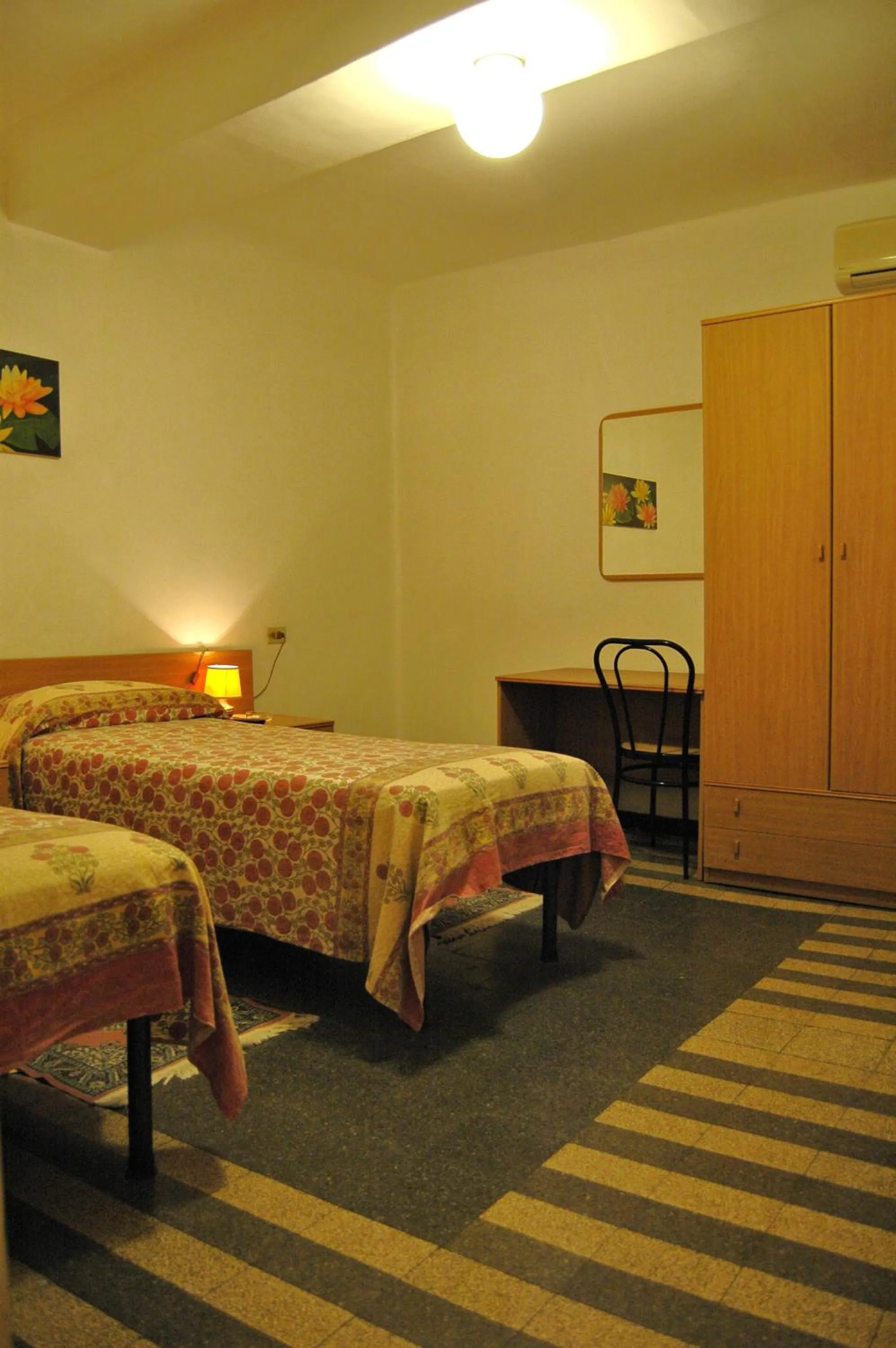 Photo of the whole room, Bed in Hotel Major