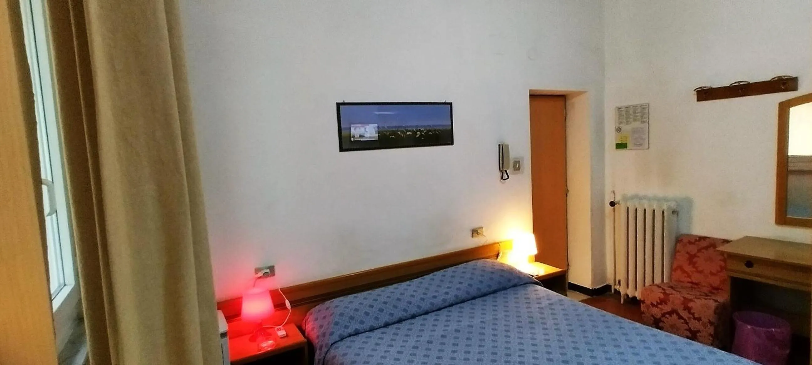 Photo of the whole room, Bed in Hotel Major