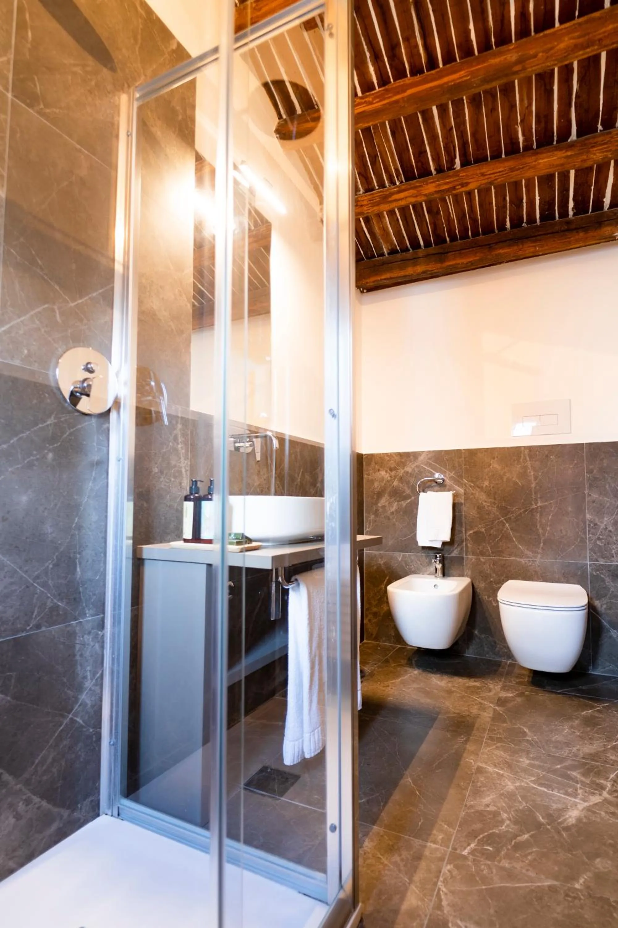 Bathroom in Palazzo Planeta