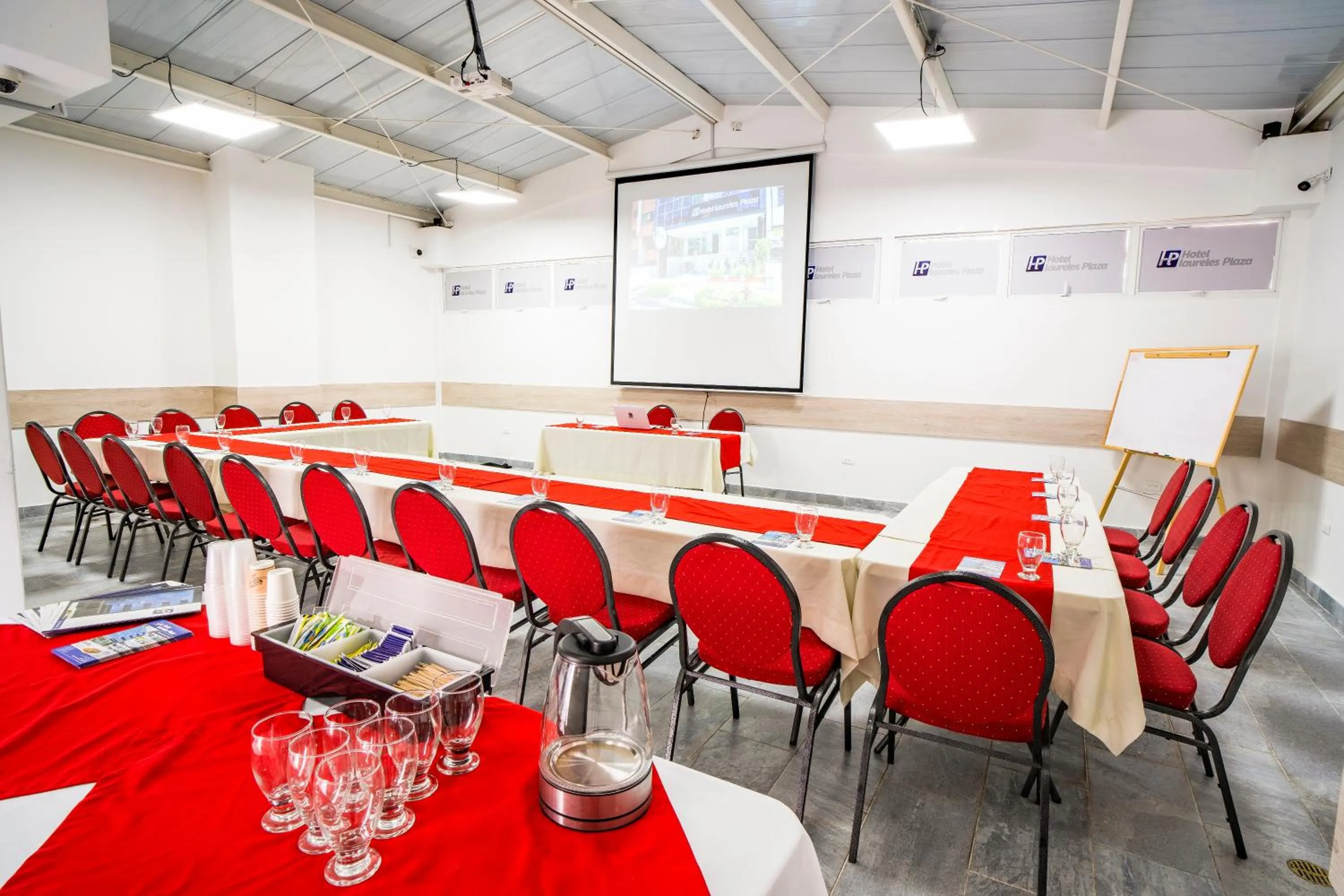 Meeting/conference room in Hotel Laureles Plaza