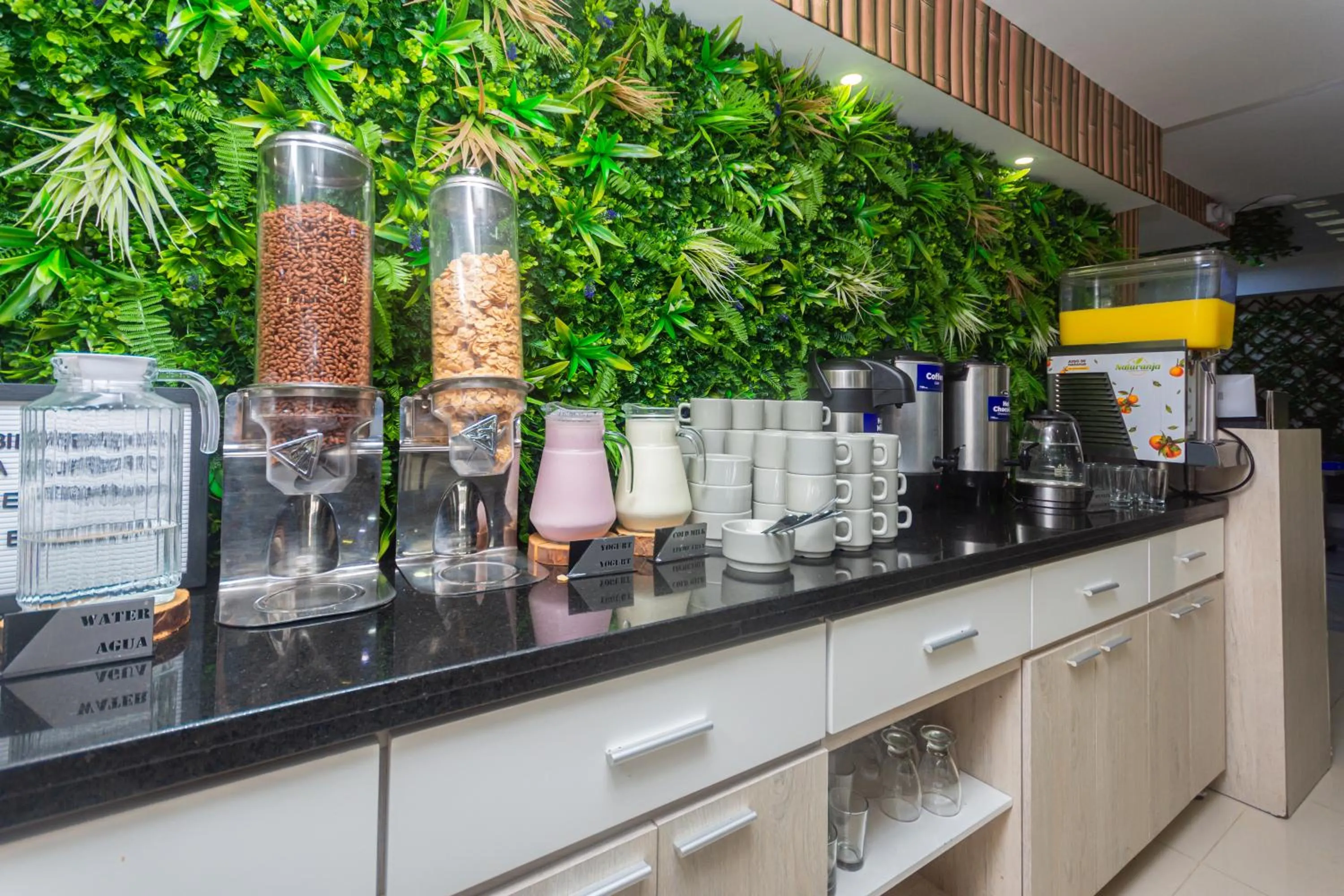 Breakfast in Hotel Laureles Plaza