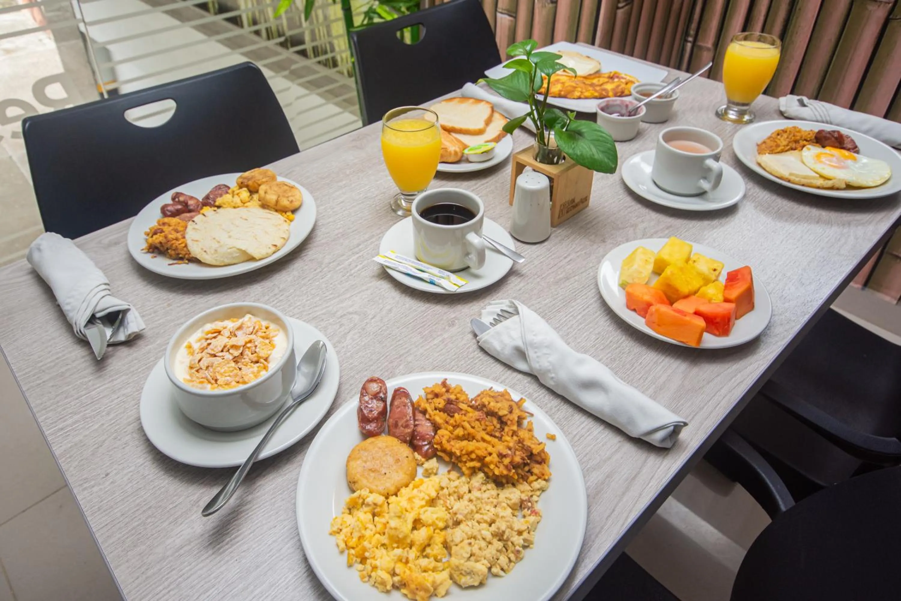 Breakfast in Hotel Laureles Plaza