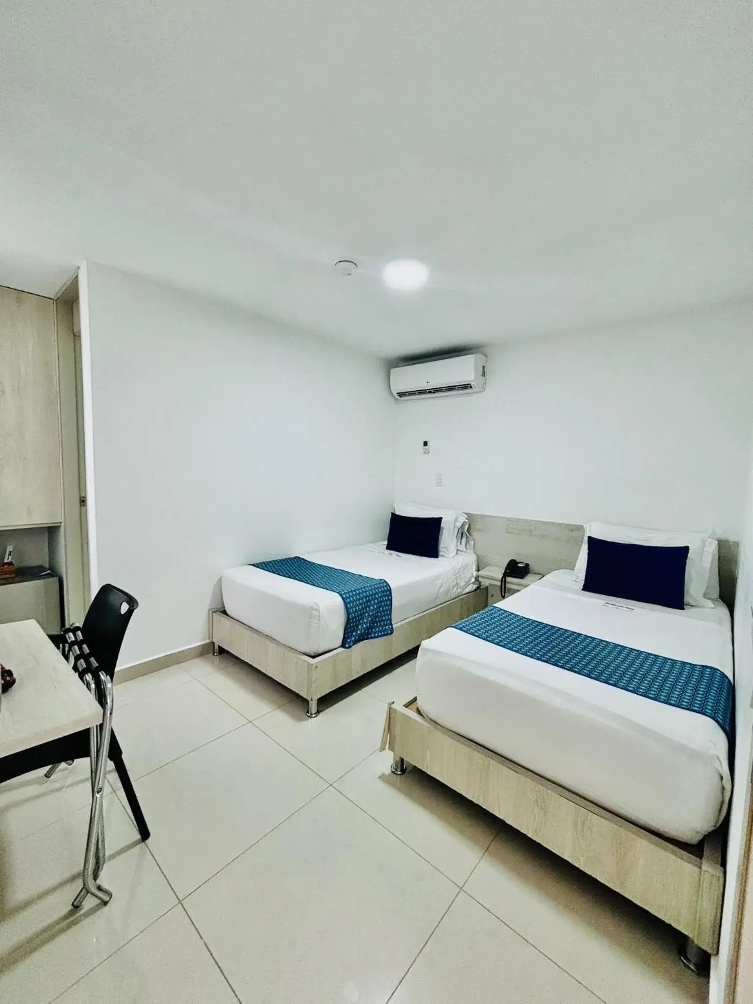 Economy Twin Room in Hotel Laureles Plaza Economy Twin Room in Hotel Laureles Plaza