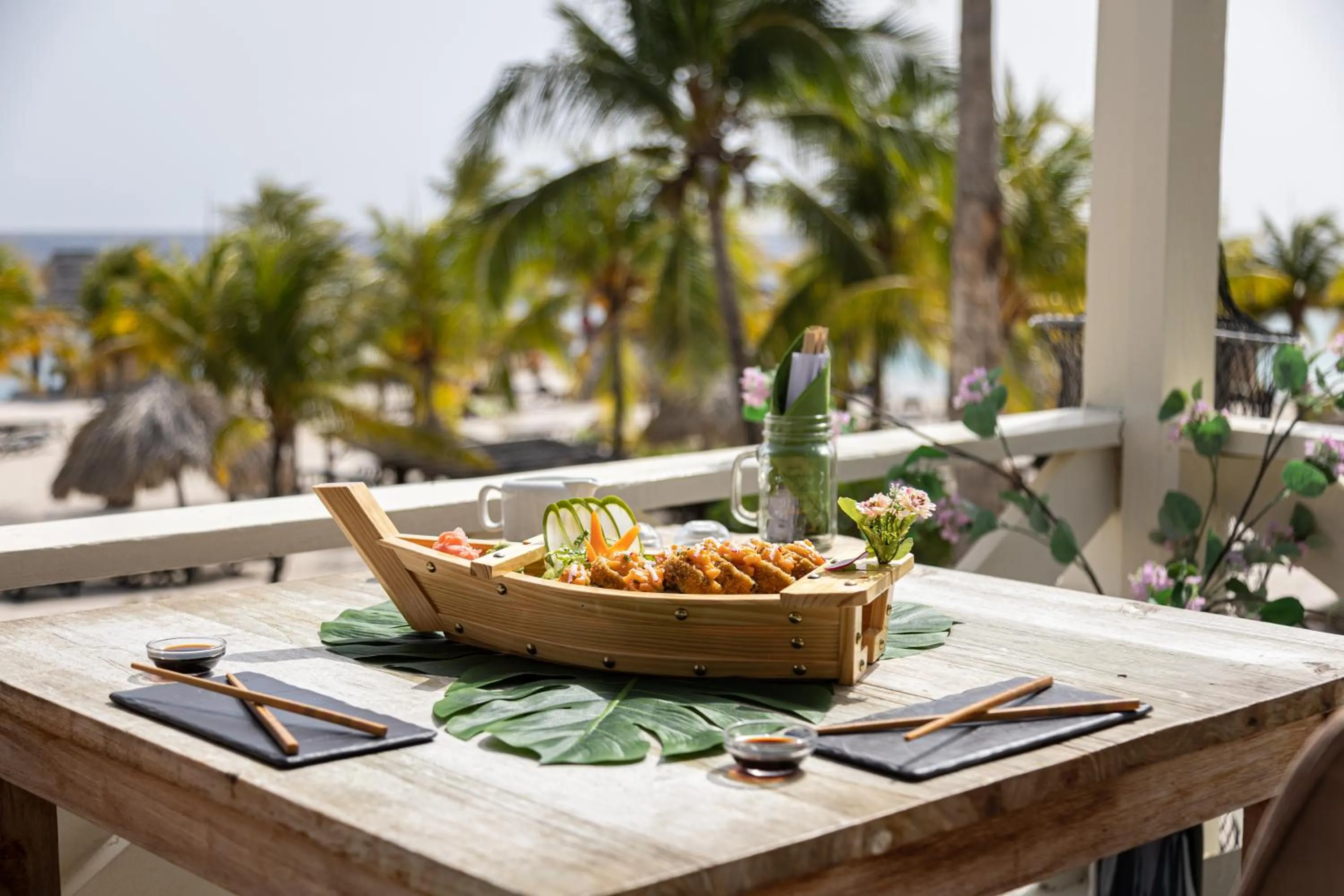 Restaurant/places to eat in LionsDive Beach Resort