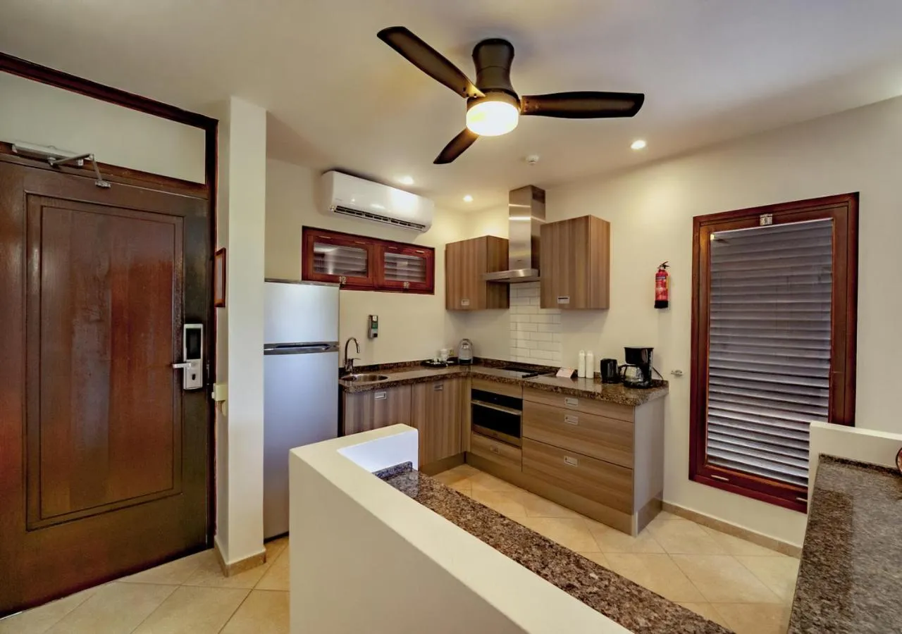 Kitchen or kitchenette in LionsDive Beach Resort