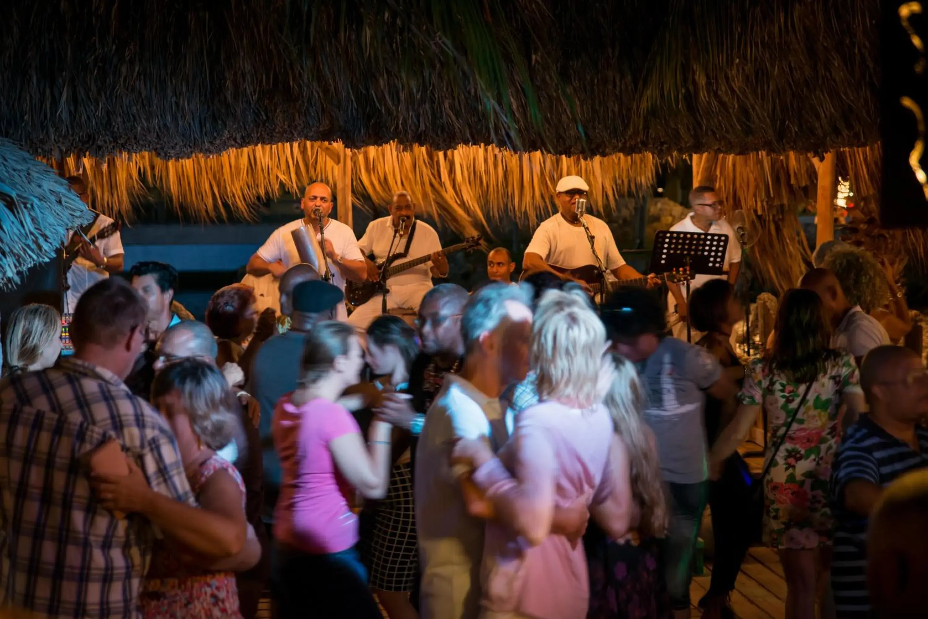 Restaurant/places to eat in LionsDive Beach Resort Restaurant/places to eat in LionsDive Beach Resort