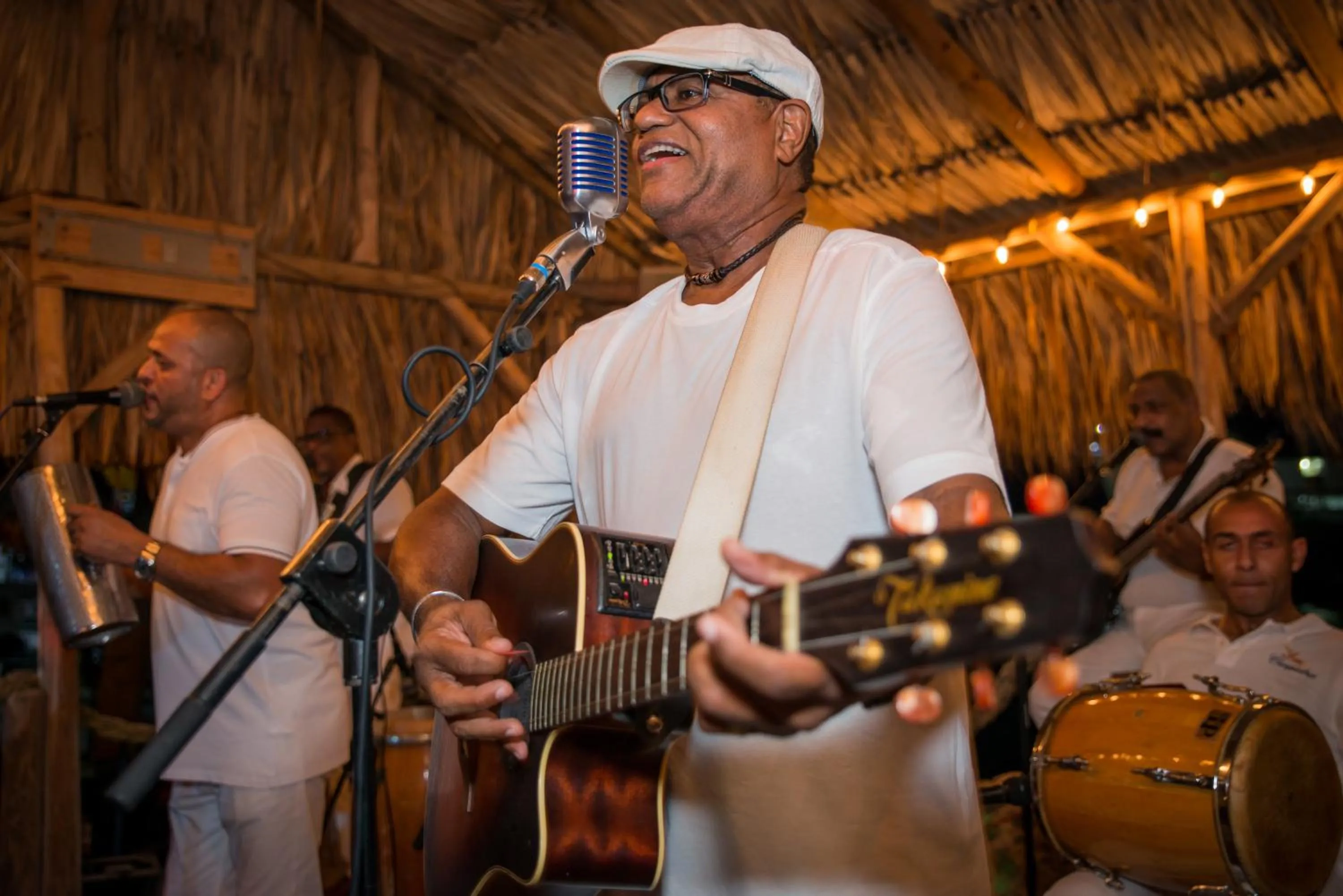 Entertainment in LionsDive Beach Resort