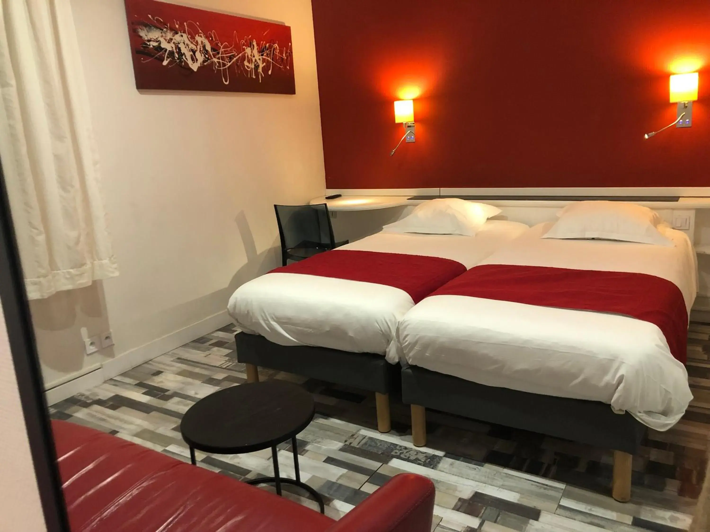 Double/Twin Room with Shower in Cit'Hotel Europeen Double/Twin Room with Shower in Cit'Hotel Europeen