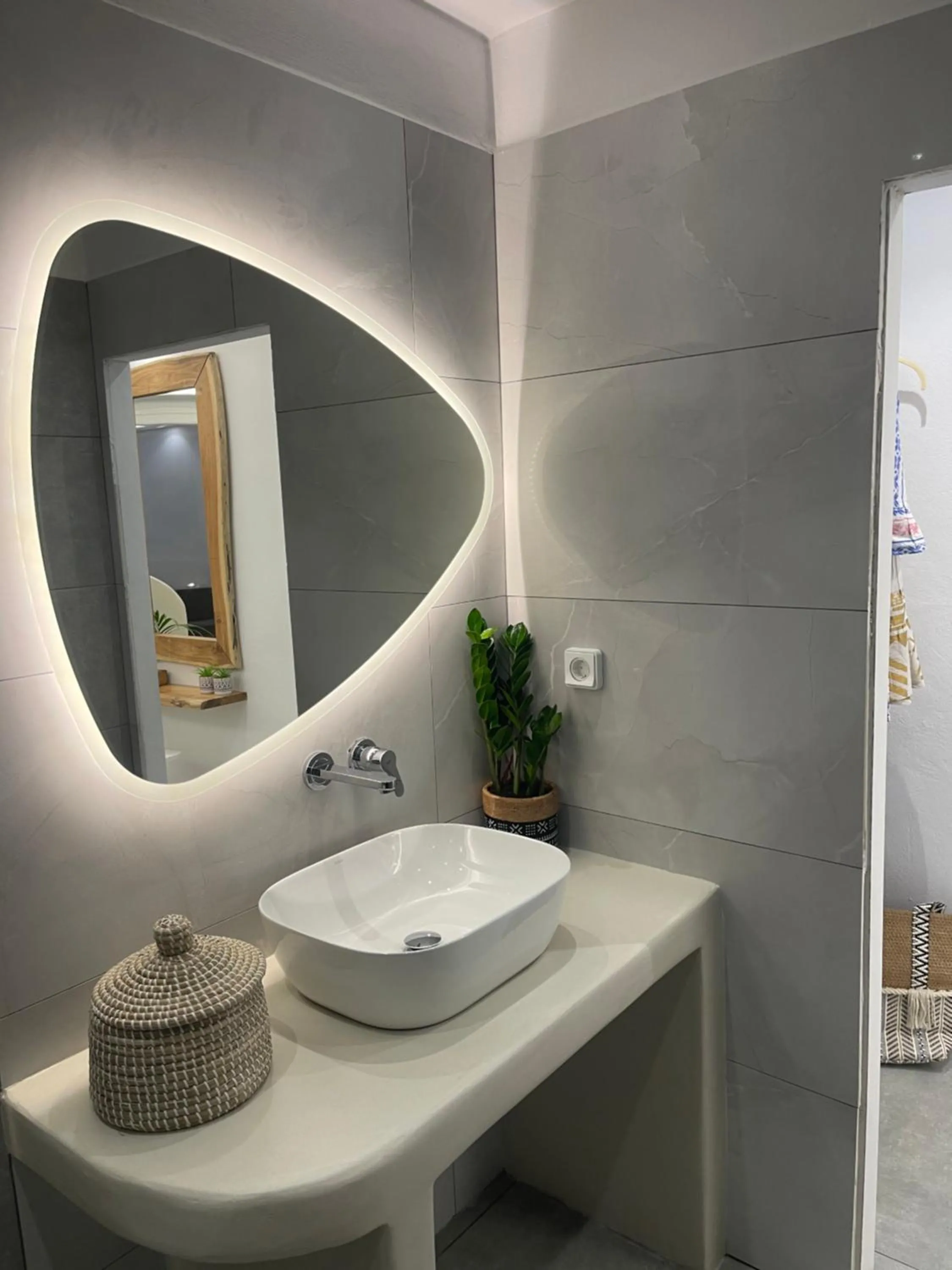 Bathroom in Eye of Naxos
