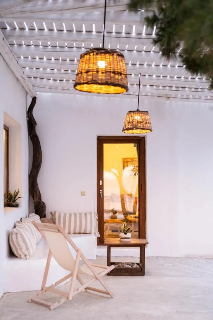 Seating area in Eye of Naxos