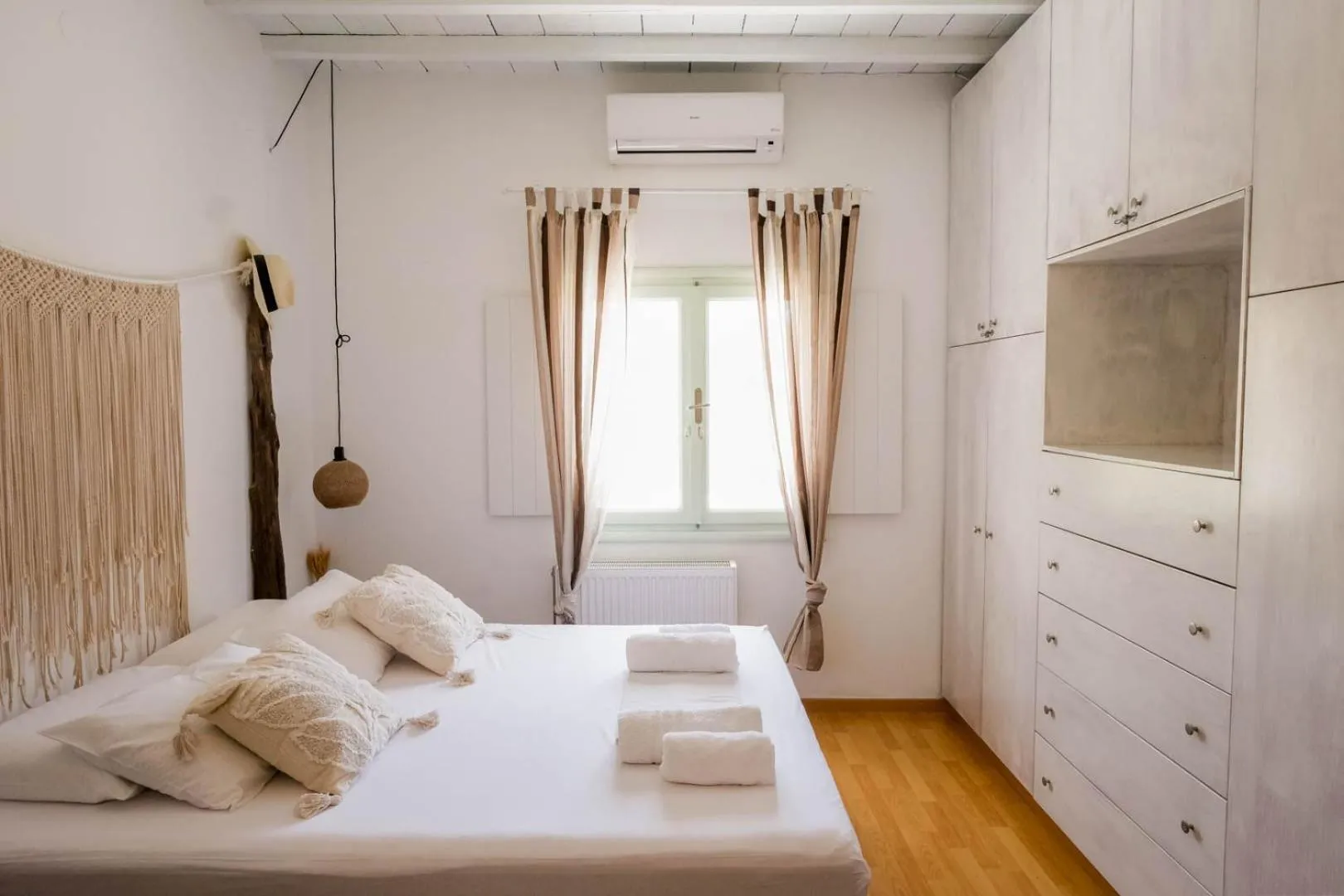 Bedroom, Bed in Eye of Naxos