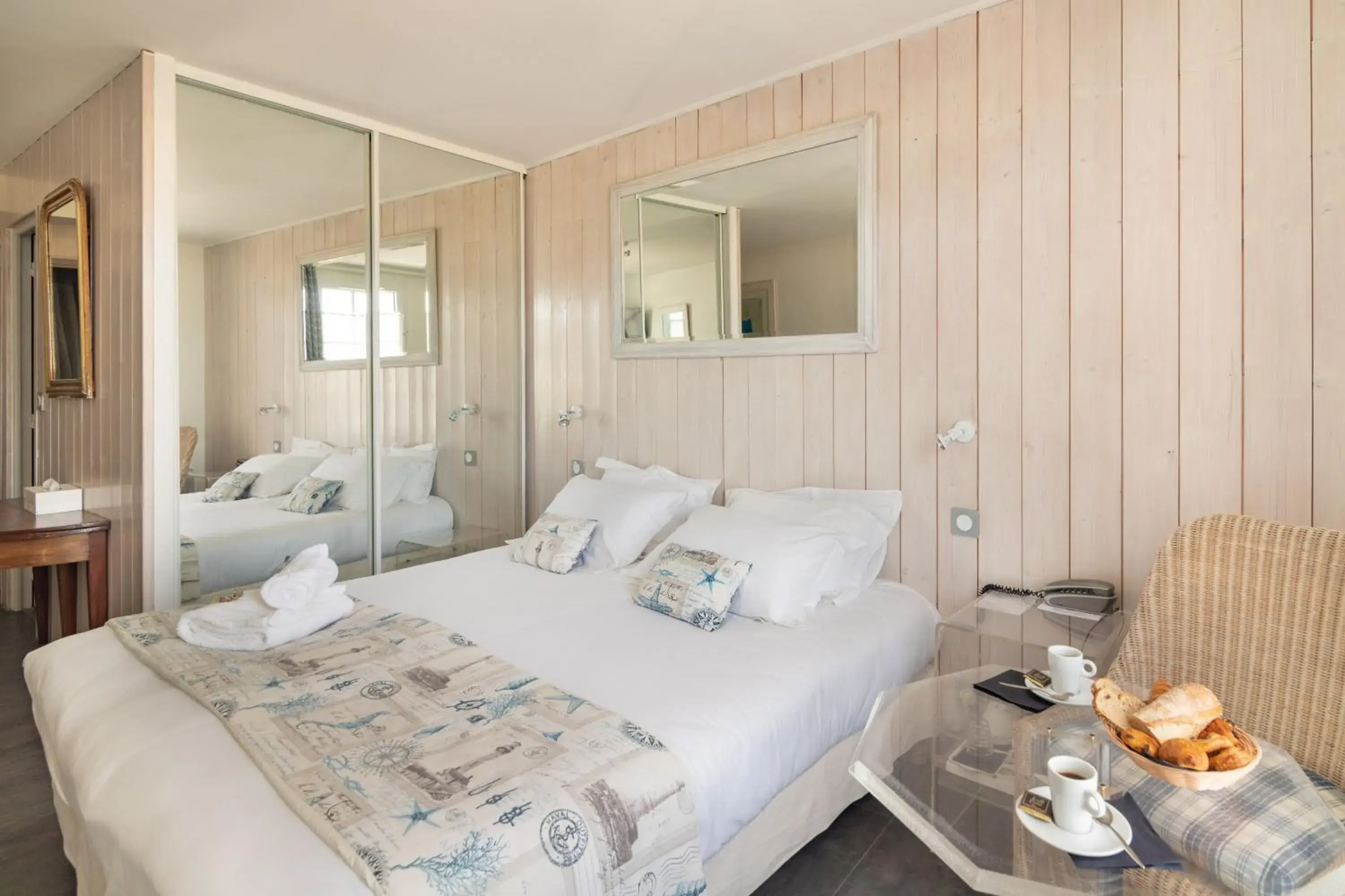 Double Room with Garden View in Le Clos Du GALION - Ile de Ré Double Room with Garden View in Le Clos Du GALION - Ile de Ré