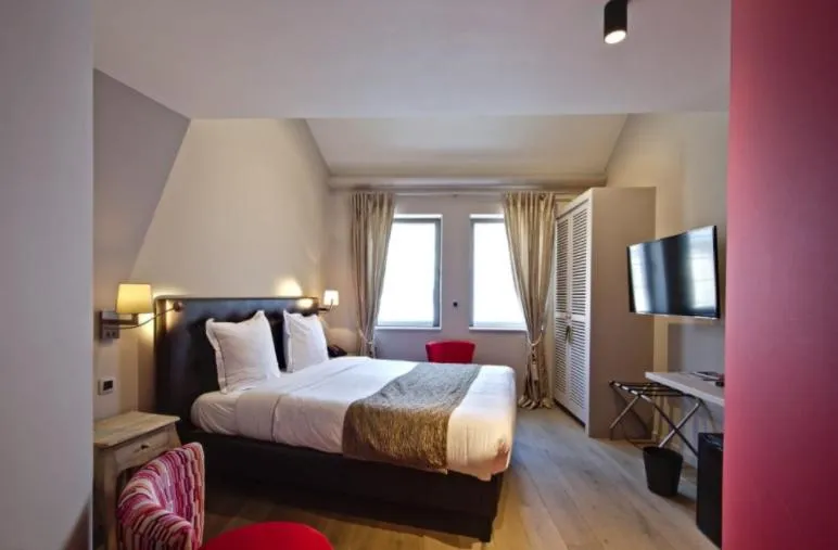 Bedroom, Bed in Hotel Saint-Amour