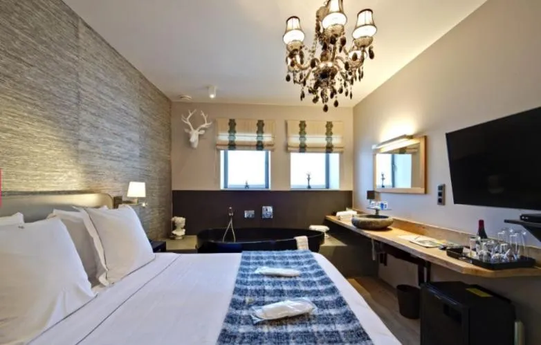 Bedroom, Bed in Hotel Saint-Amour