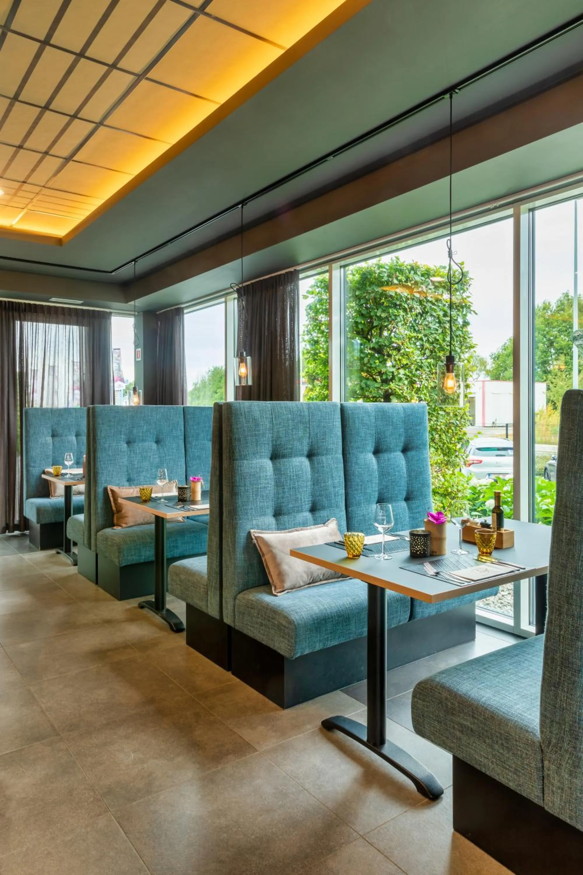 Restaurant/places to eat in Mezzo Hotel & Business