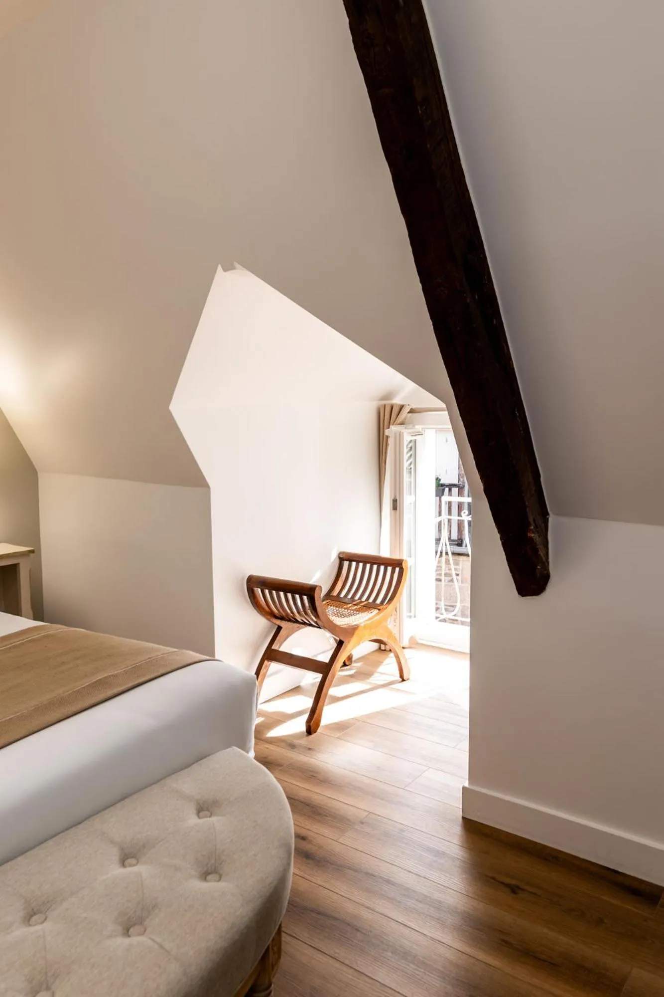 Bedroom, Bed in Demeures & Châteaux - Hôtel de la porte Saint-Malo - DINAN