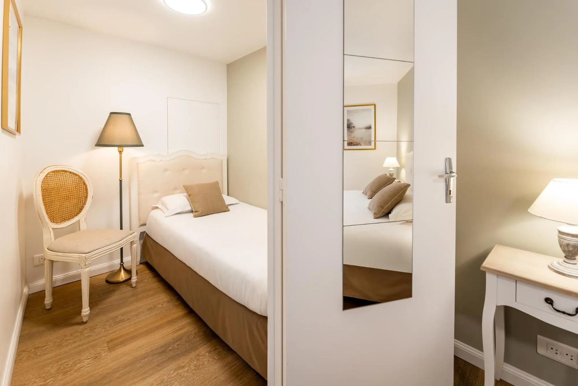 Bed in Demeures & Châteaux - Hôtel de la porte Saint-Malo - DINAN