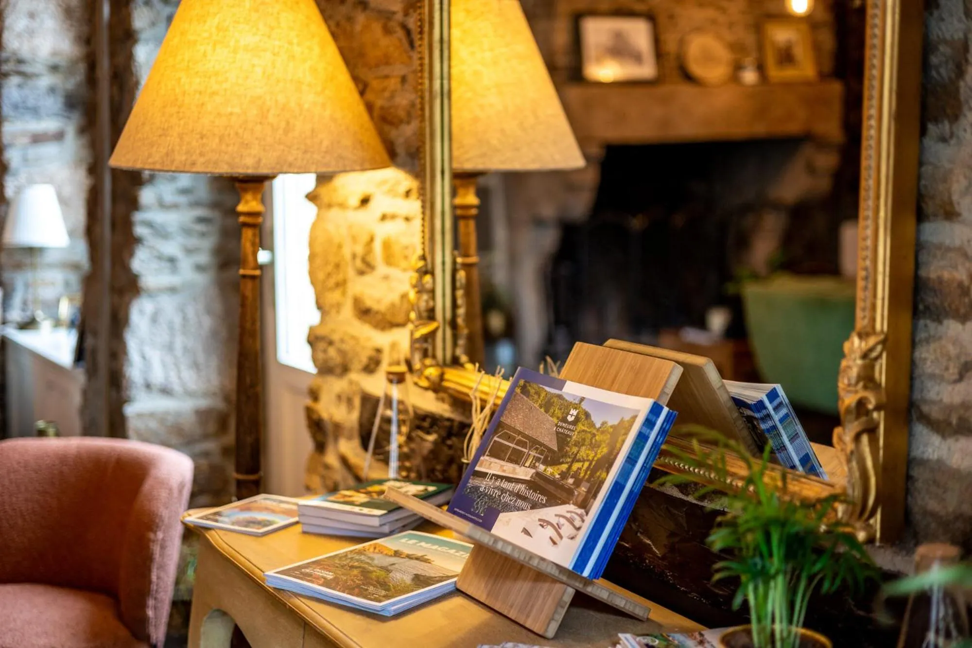 Lobby or reception in Demeures & Châteaux - Hôtel de la porte Saint-Malo - DINAN