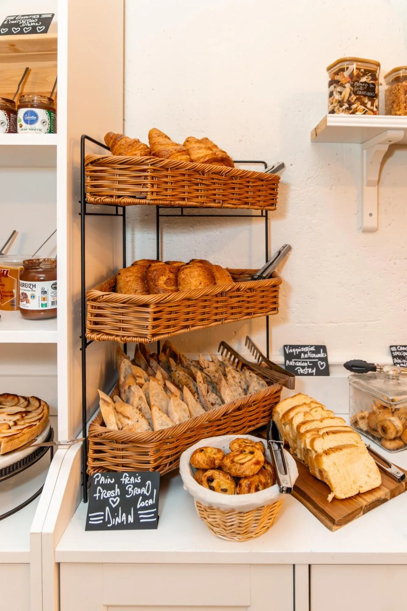 Breakfast in Demeures & Châteaux - Hôtel de la porte Saint-Malo - DINAN